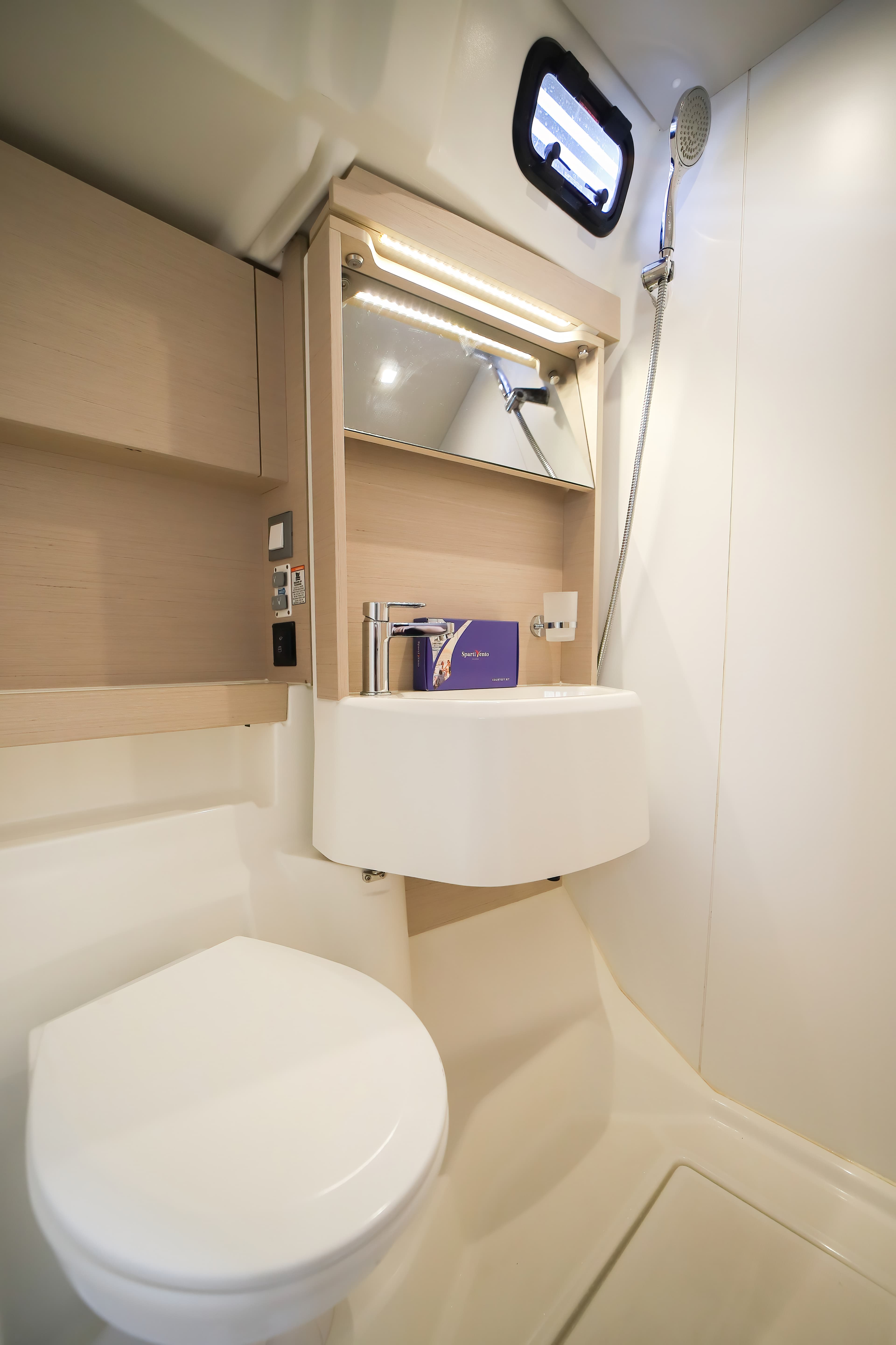 Oceanis 51.1 - photo 15