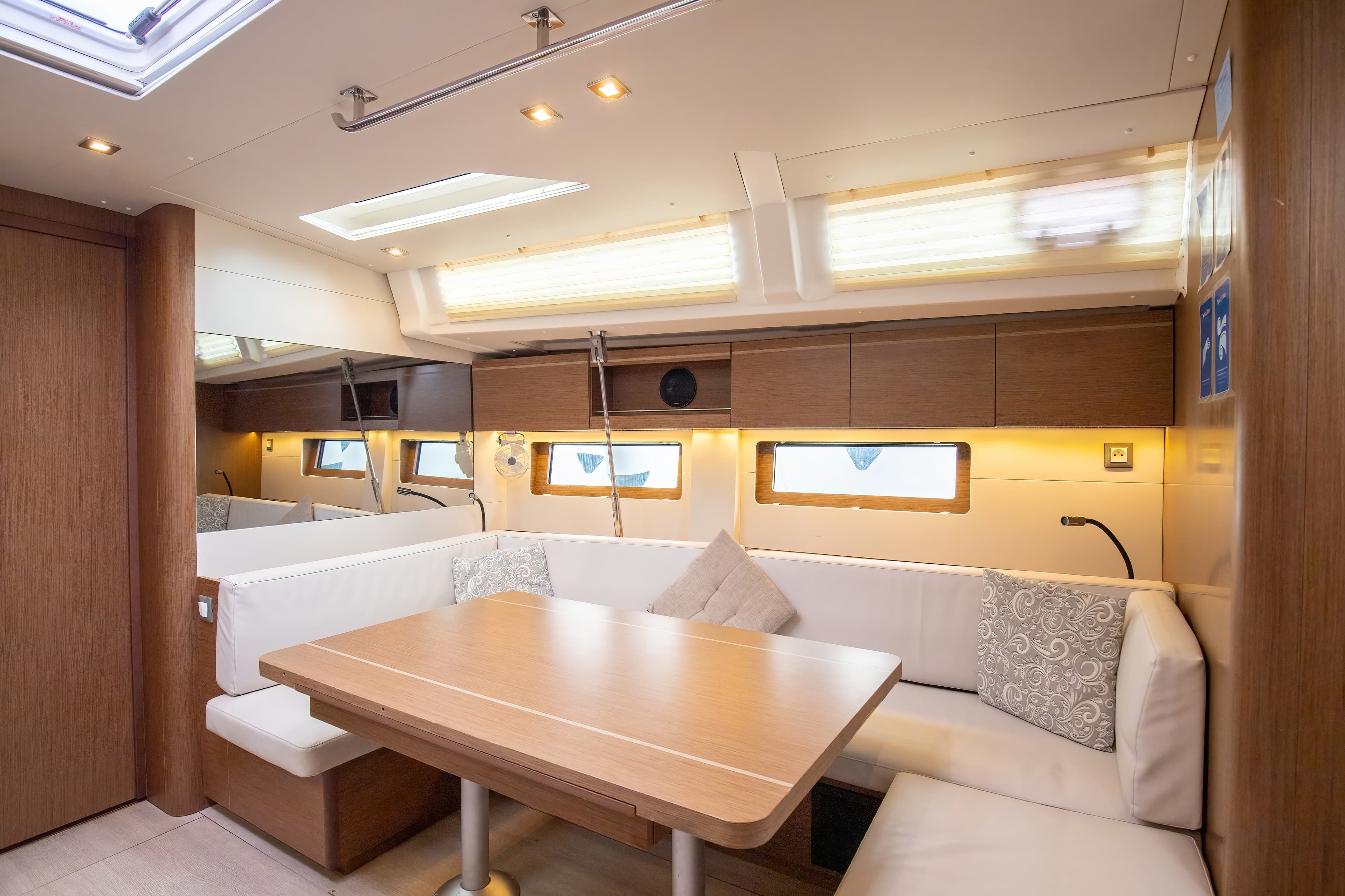 Oceanis 51.1 - photo 26