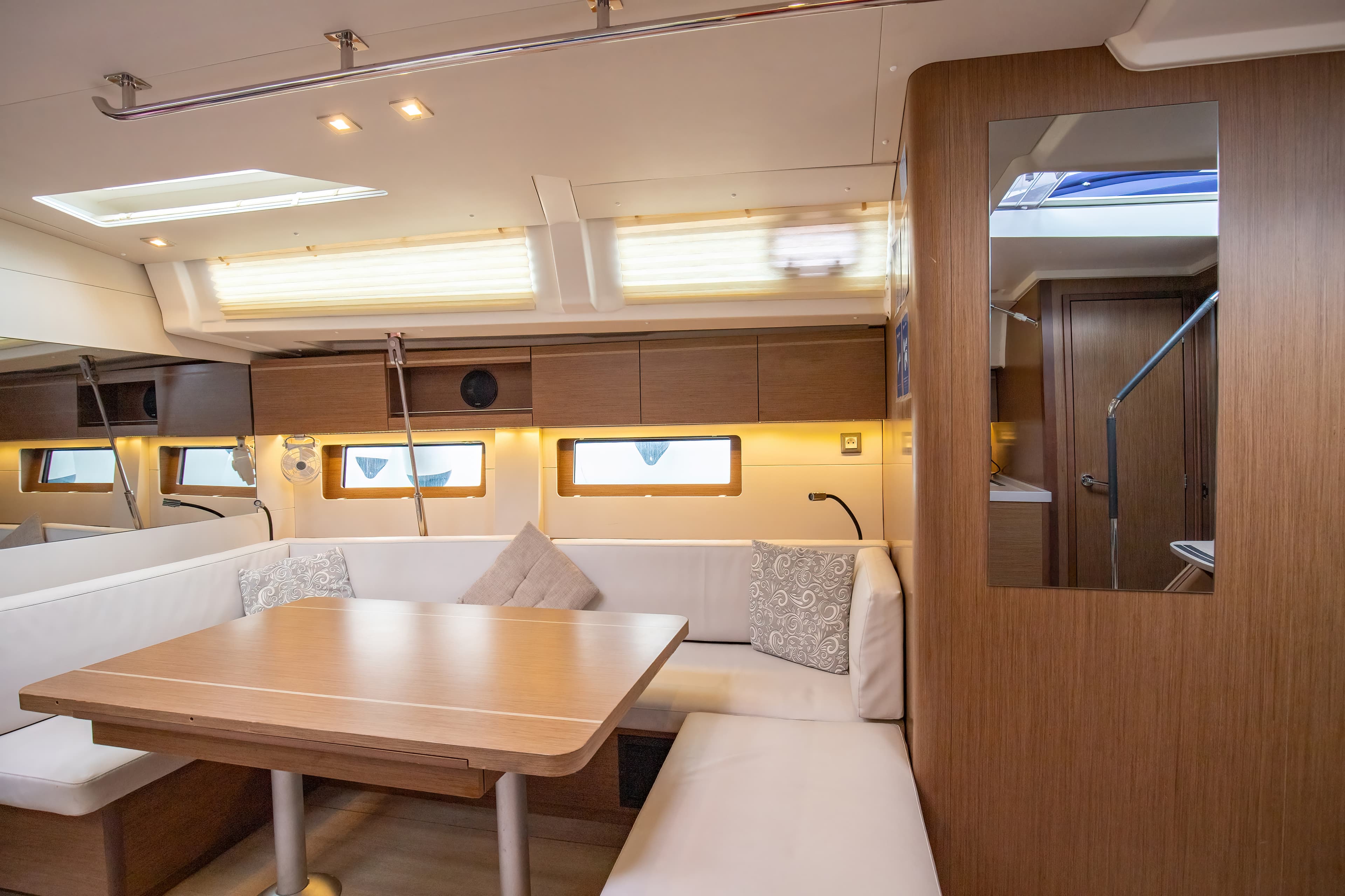 Oceanis 51.1 - photo 35