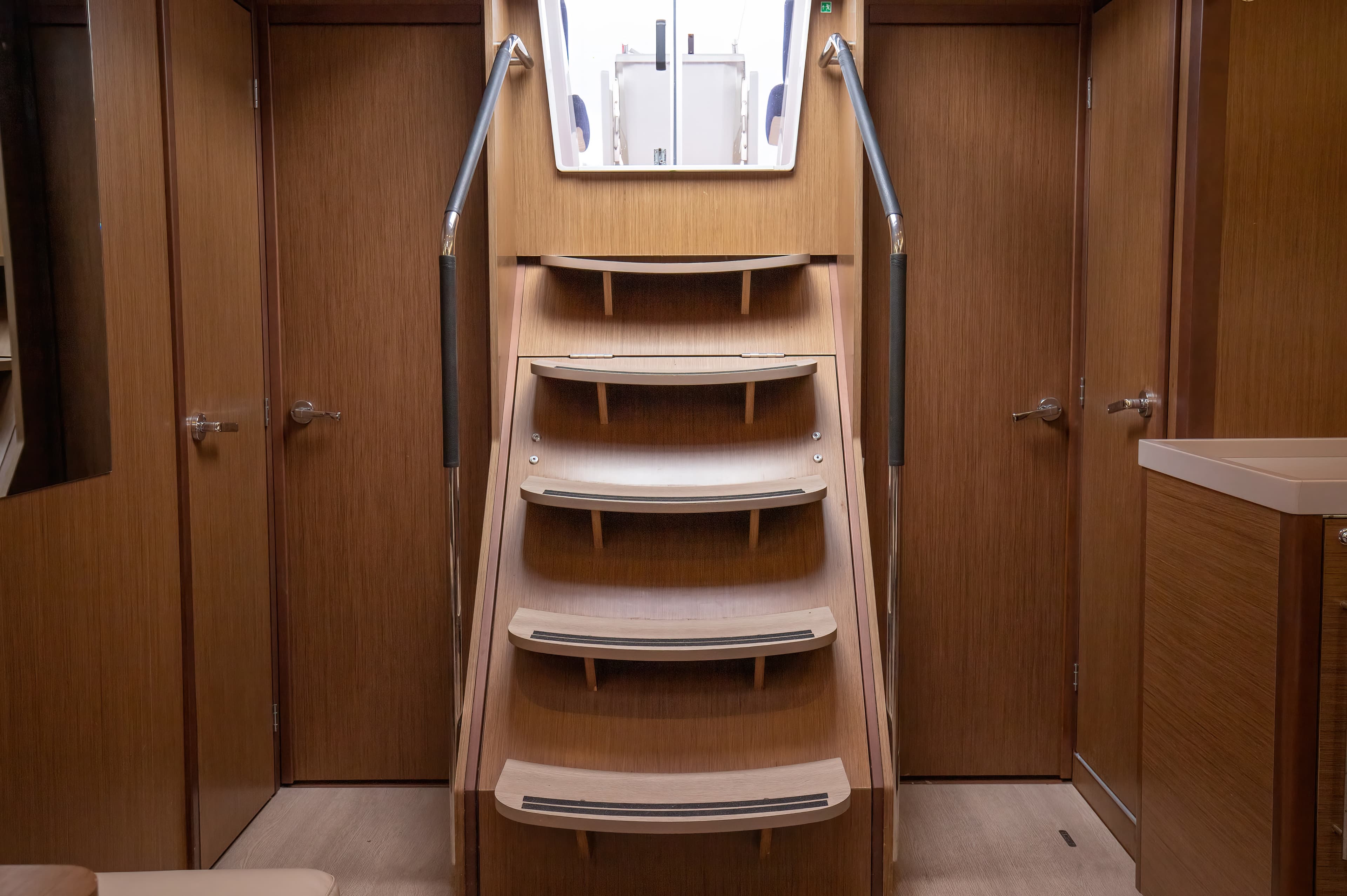 Oceanis 51.1 - photo 28