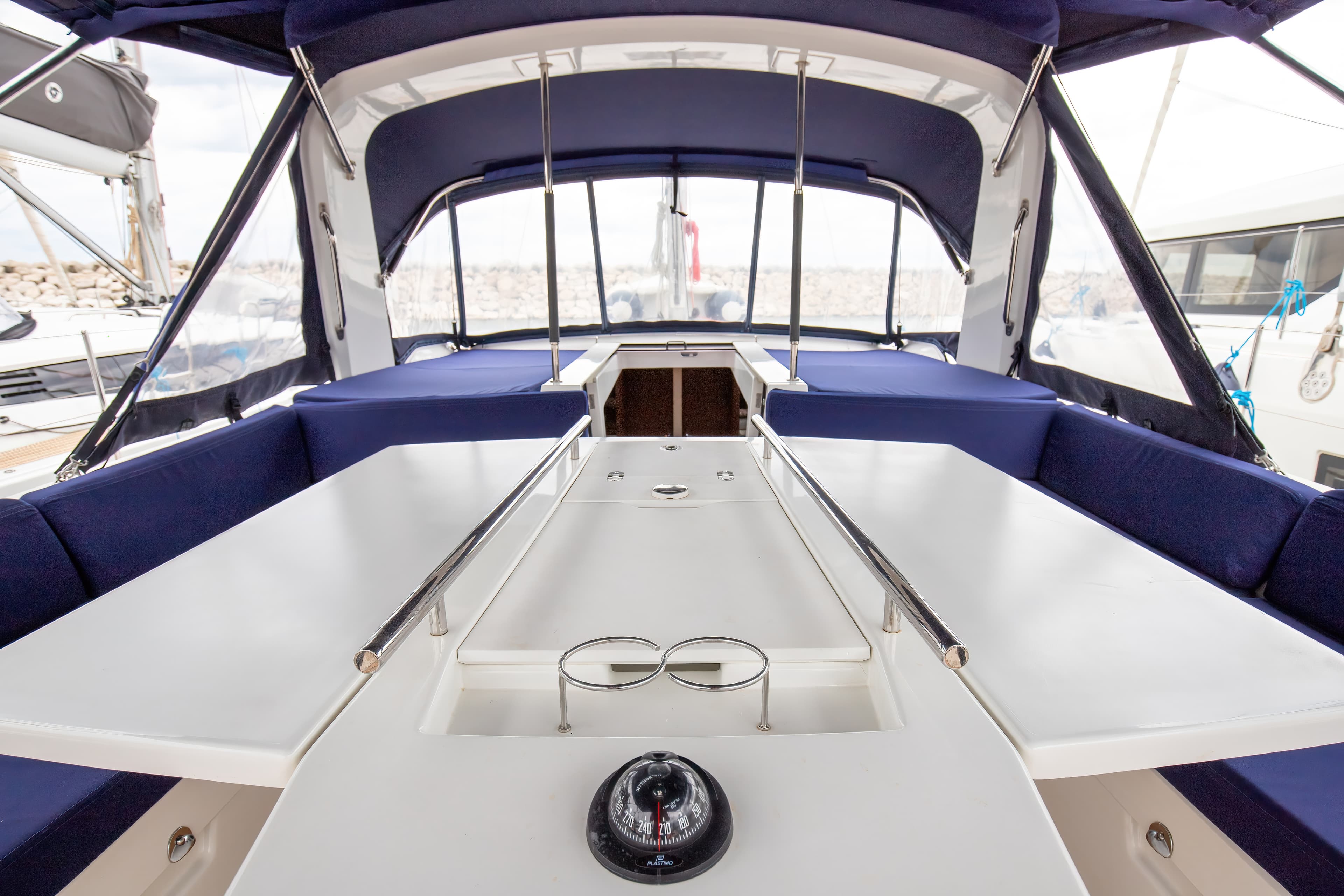 Oceanis 51.1 - photo 12