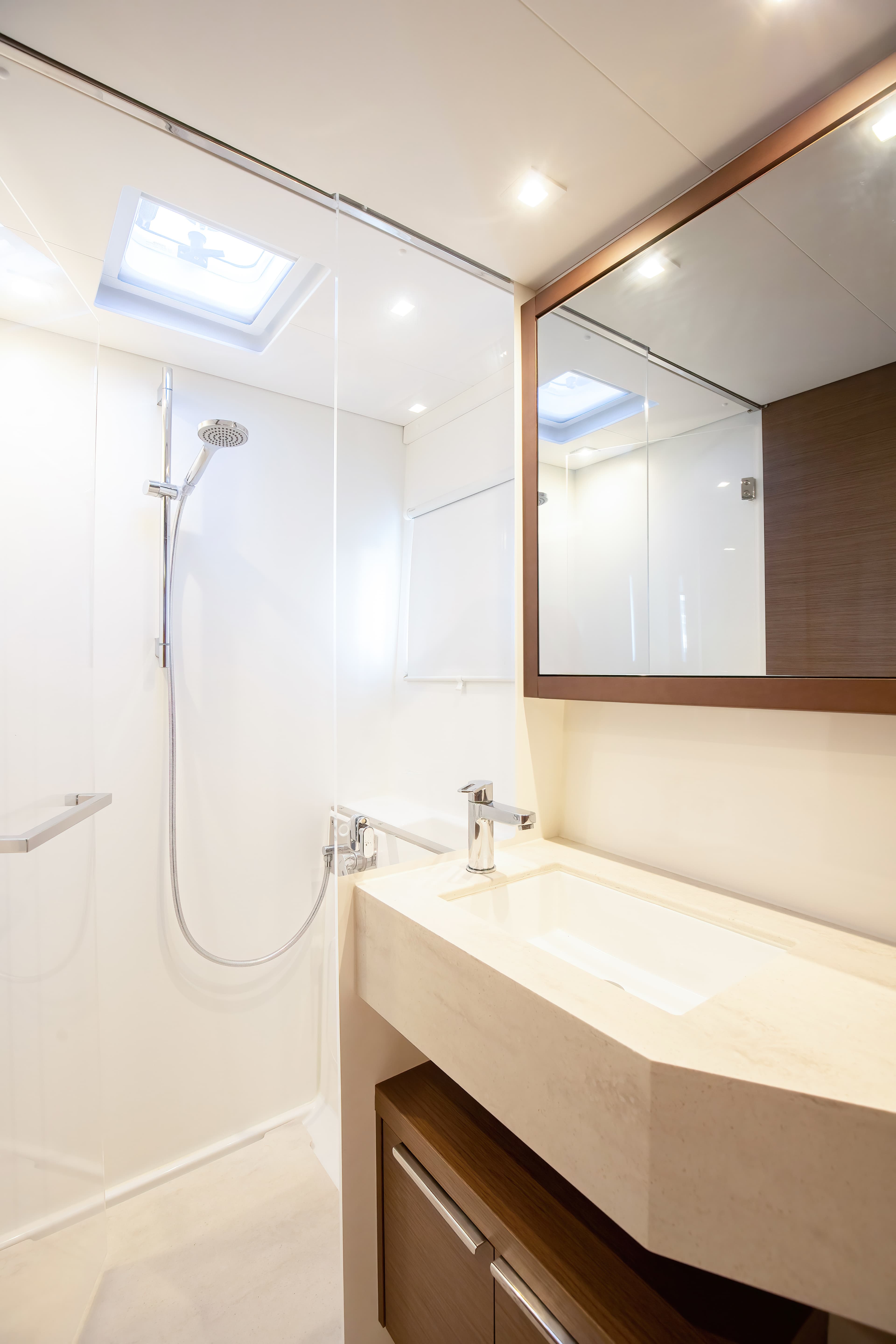 Lagoon 46  - photo 9