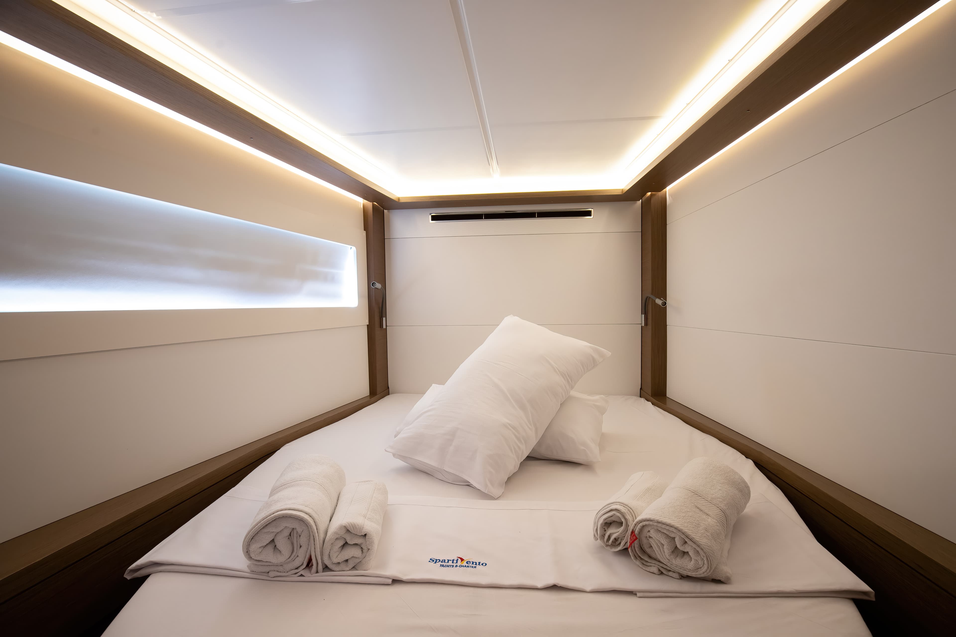 Lagoon 46  - photo 11