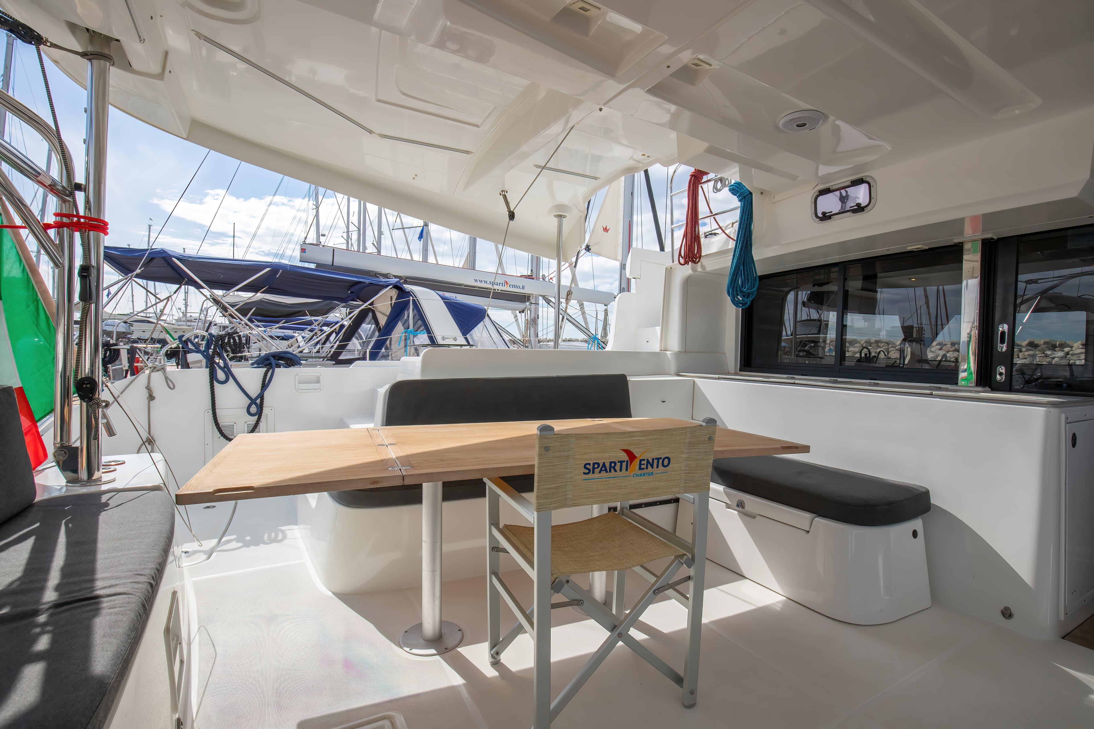 Lagoon 46  - photo 35