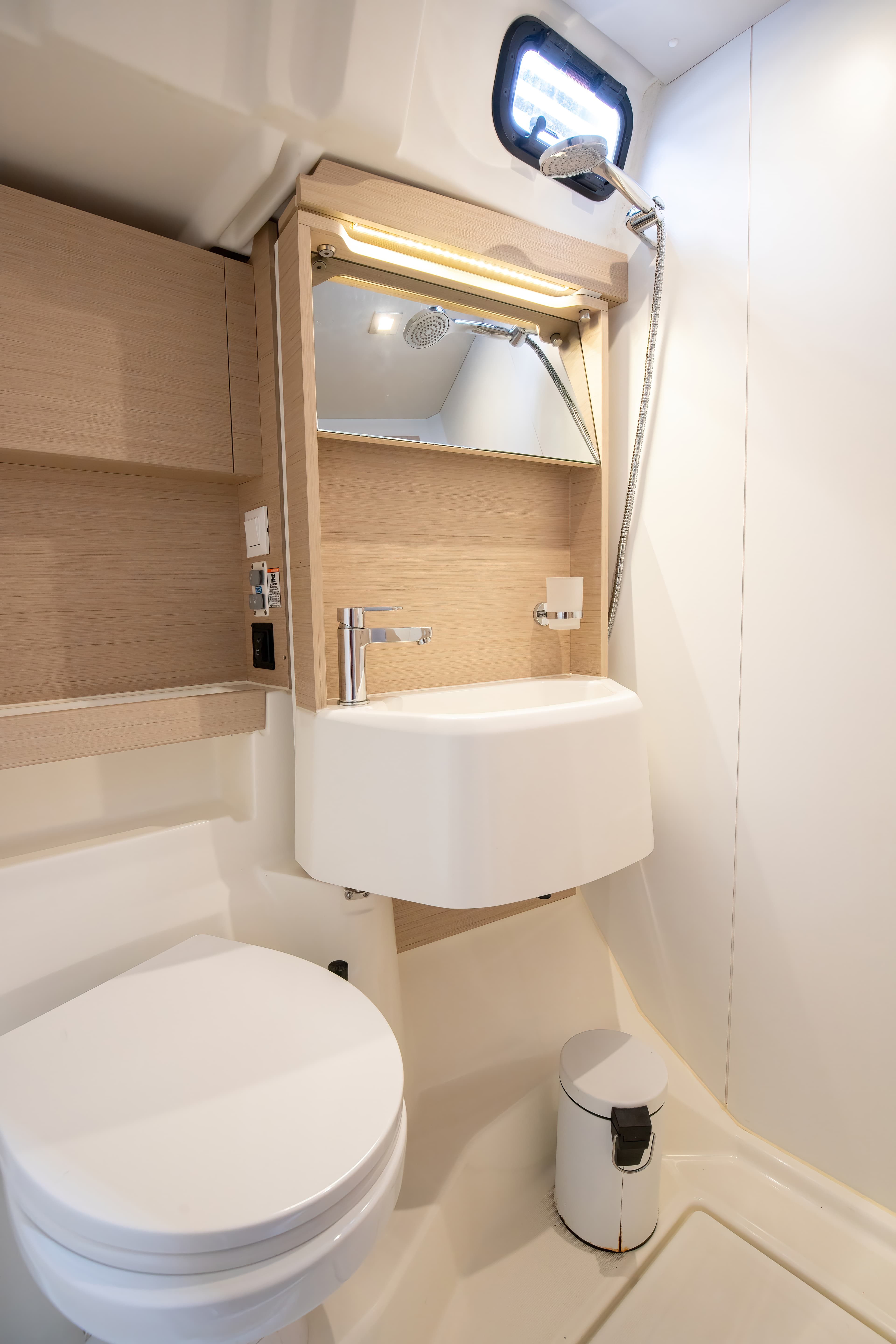 Oceanis 51.1 - photo 18