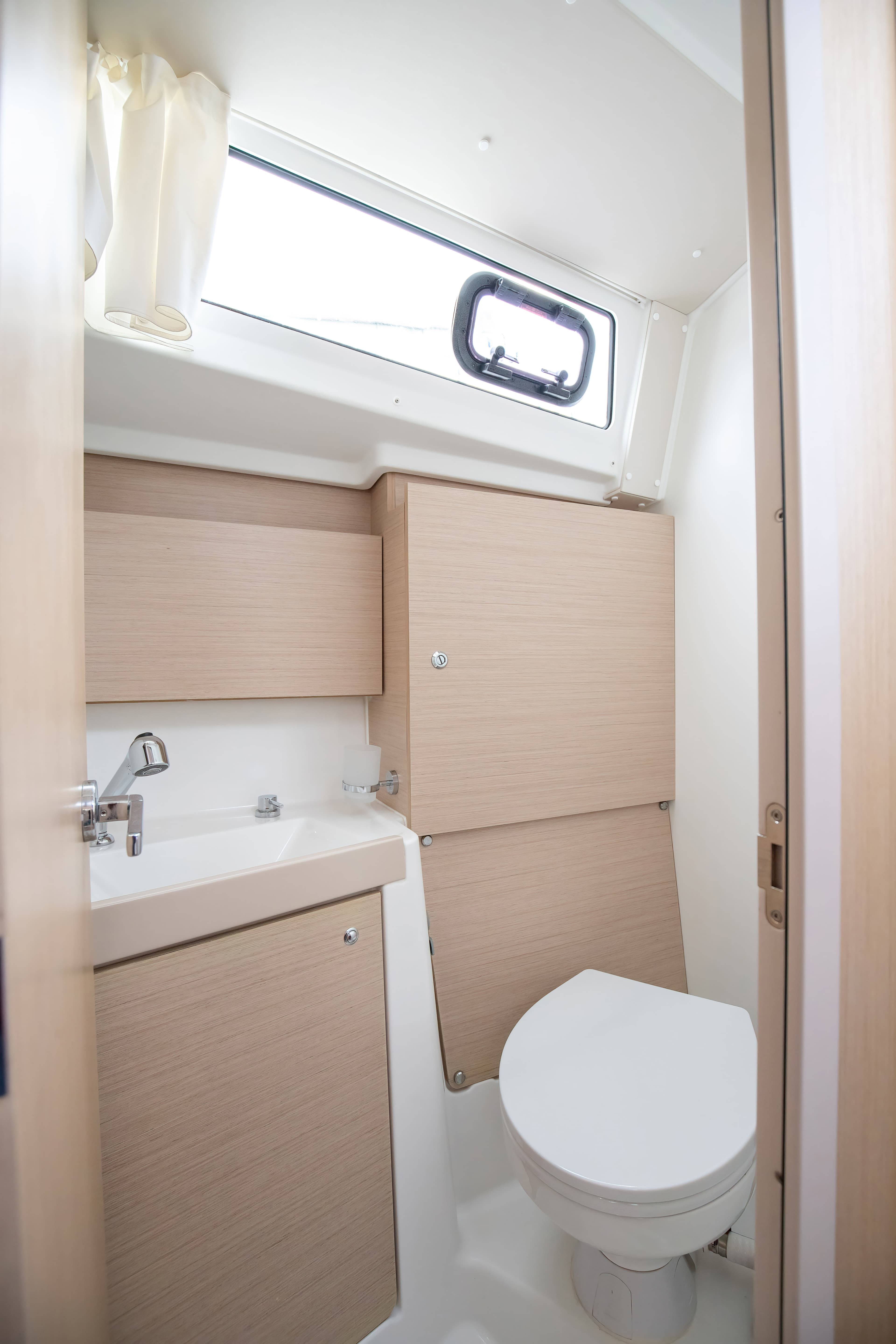 Oceanis 38.1 - photo 12