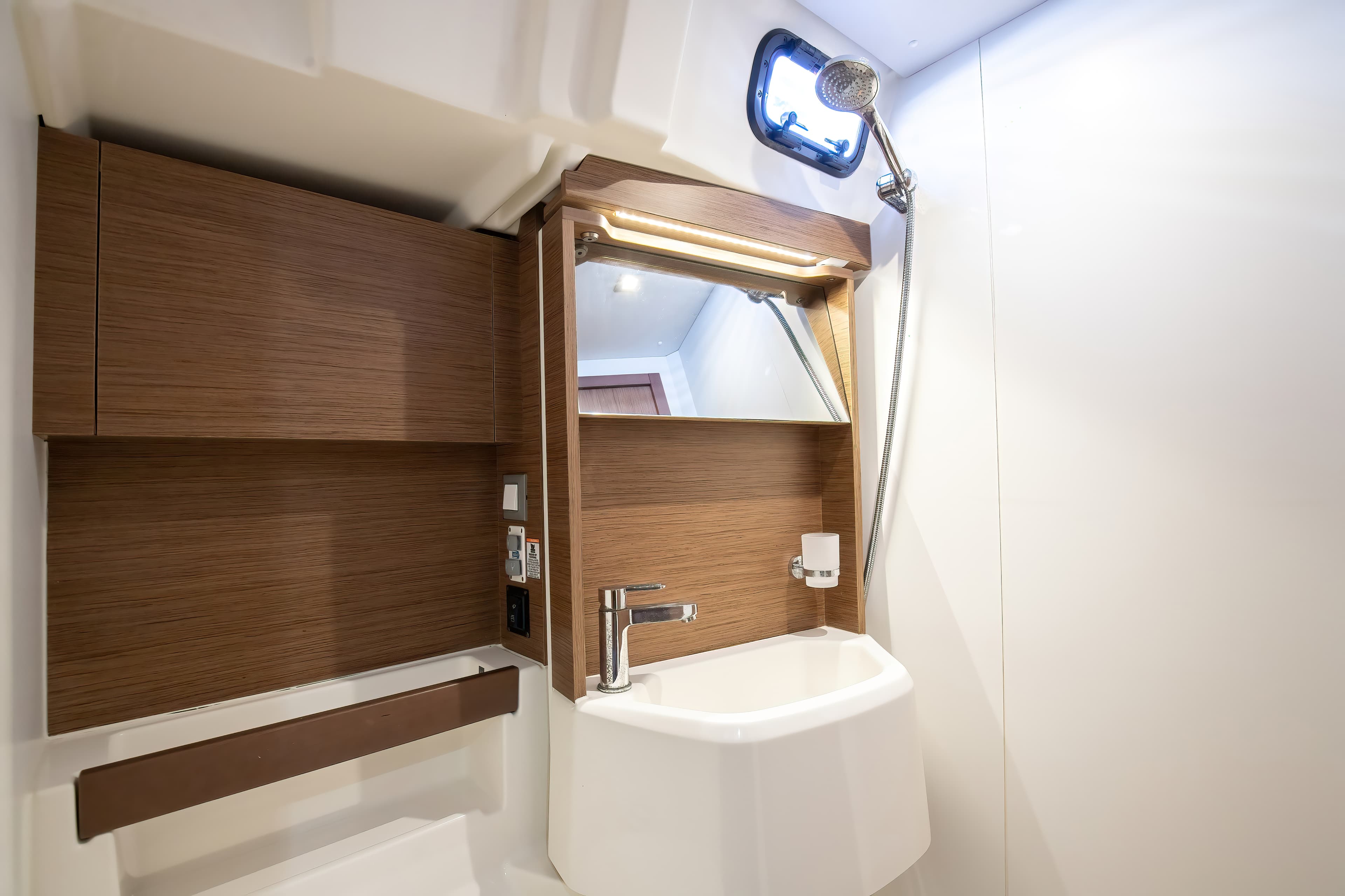 Oceanis 51.1 - photo 32