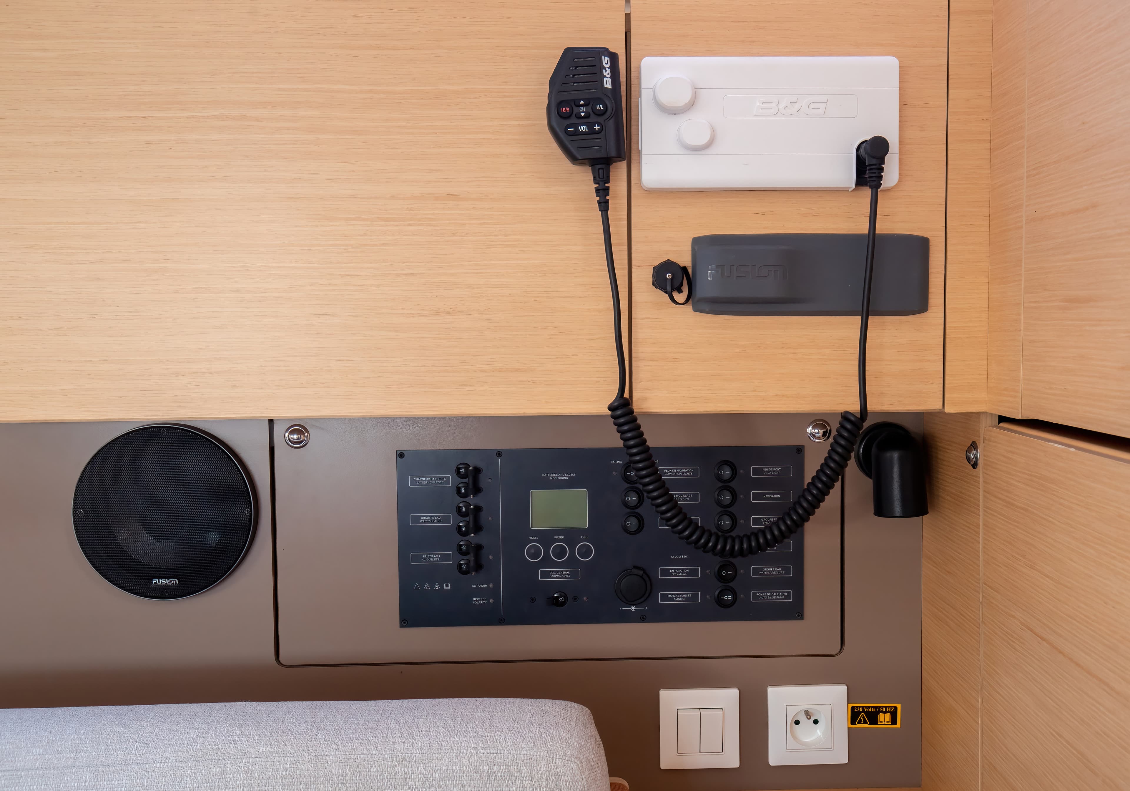 Oceanis 35.1 - photo 9