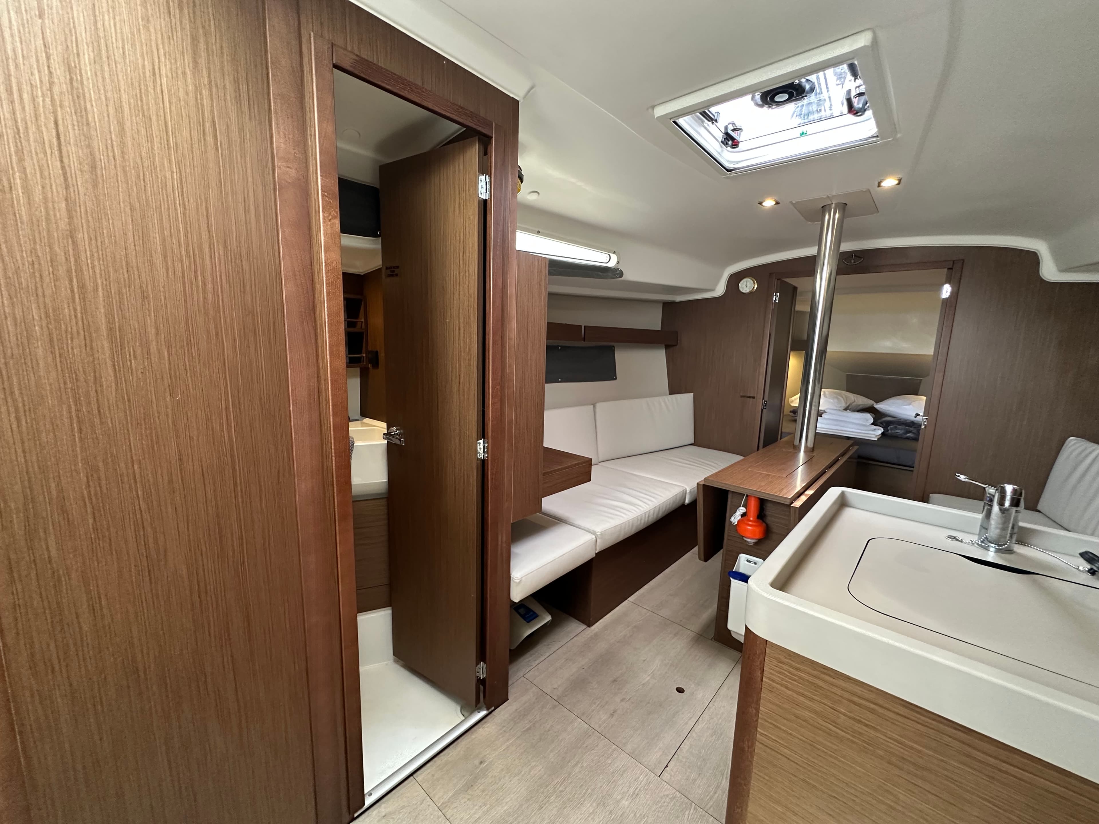 Oceanis 34.1 - photo 13