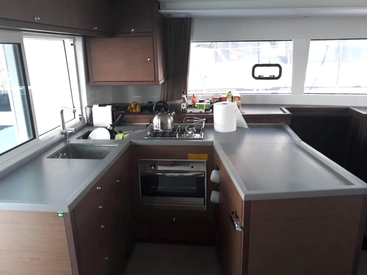 Lagoon 450 Fly - photo 14