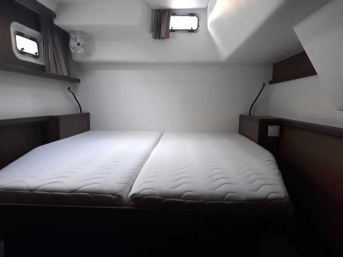 Lagoon 450 Fly - photo 6