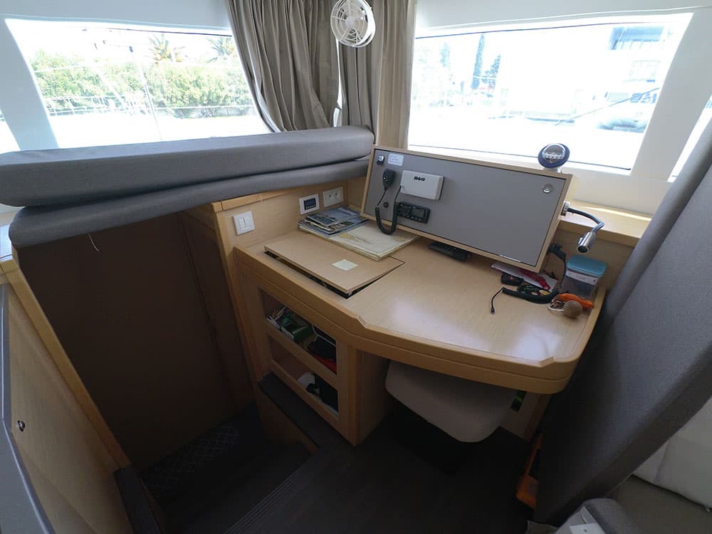 Lagoon 450 Fly - photo 10