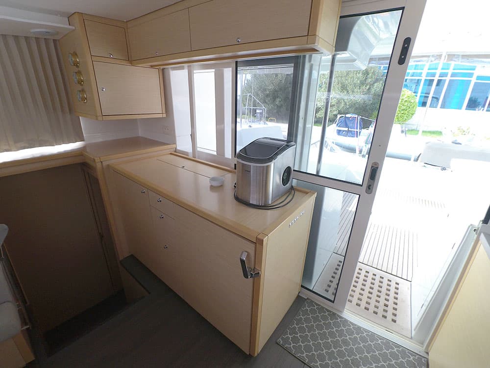 Lagoon 450 Fly - photo 9