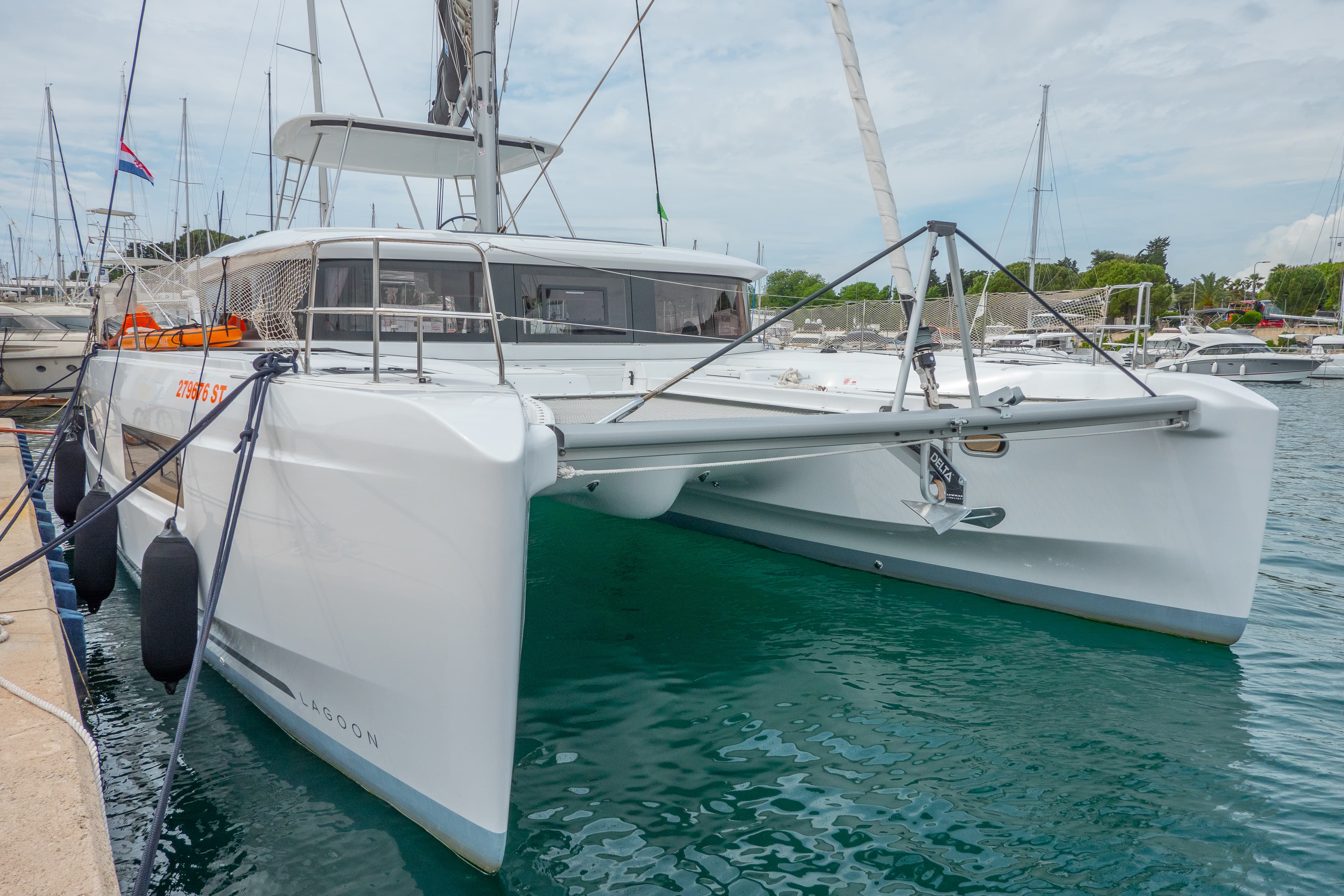 Lagoon 46  - photo 24