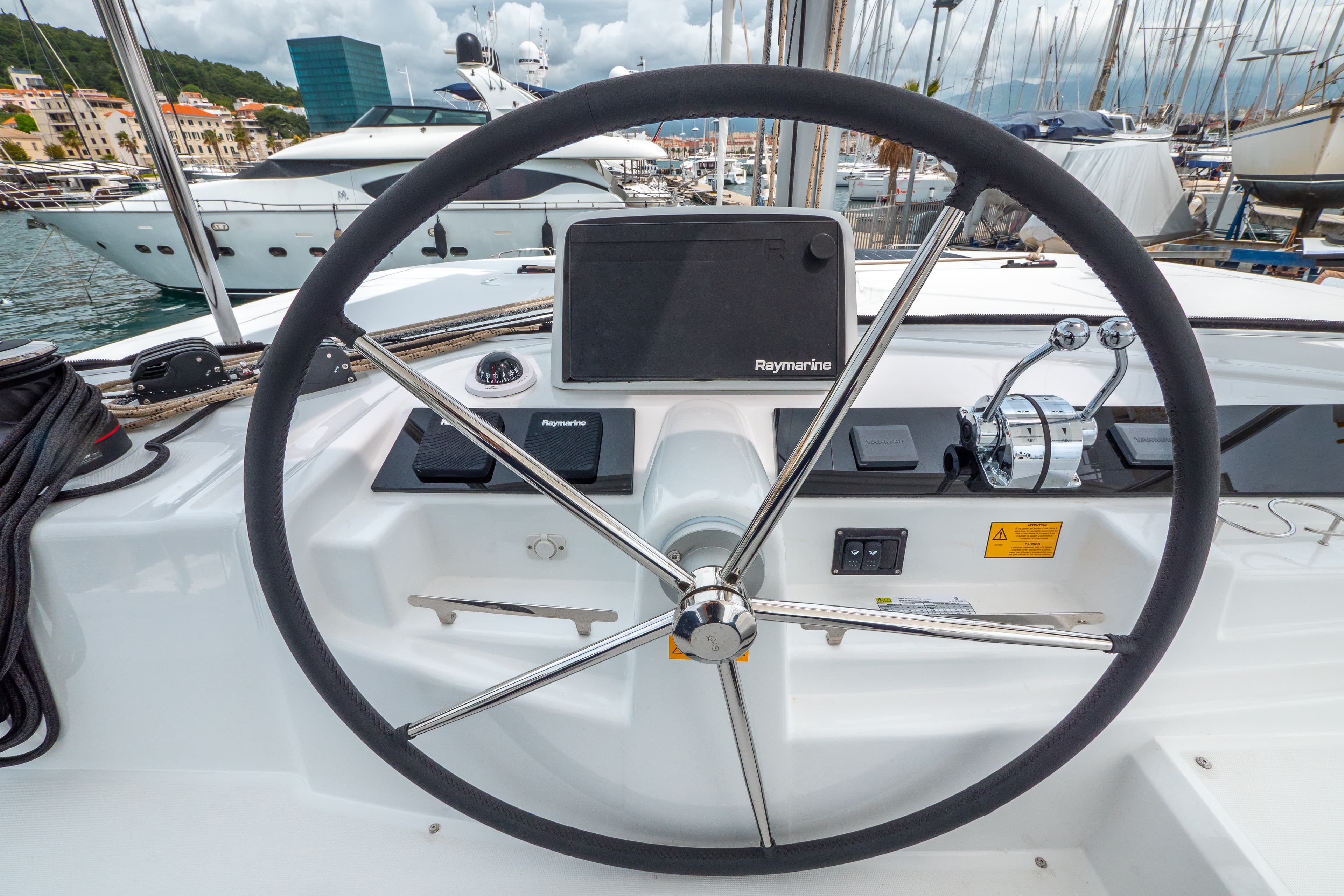 Lagoon 46  - photo 10