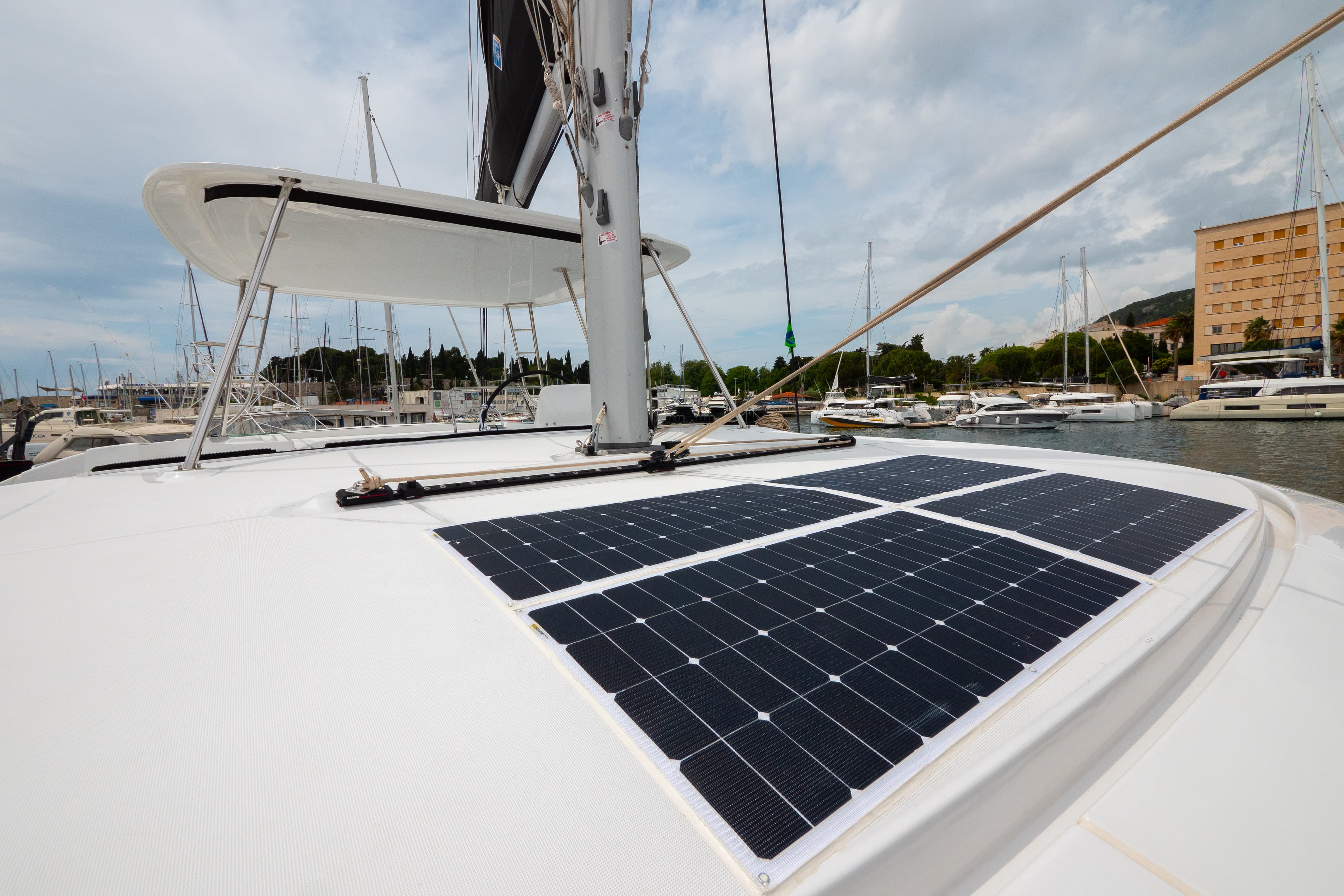 Lagoon 46  - photo 11