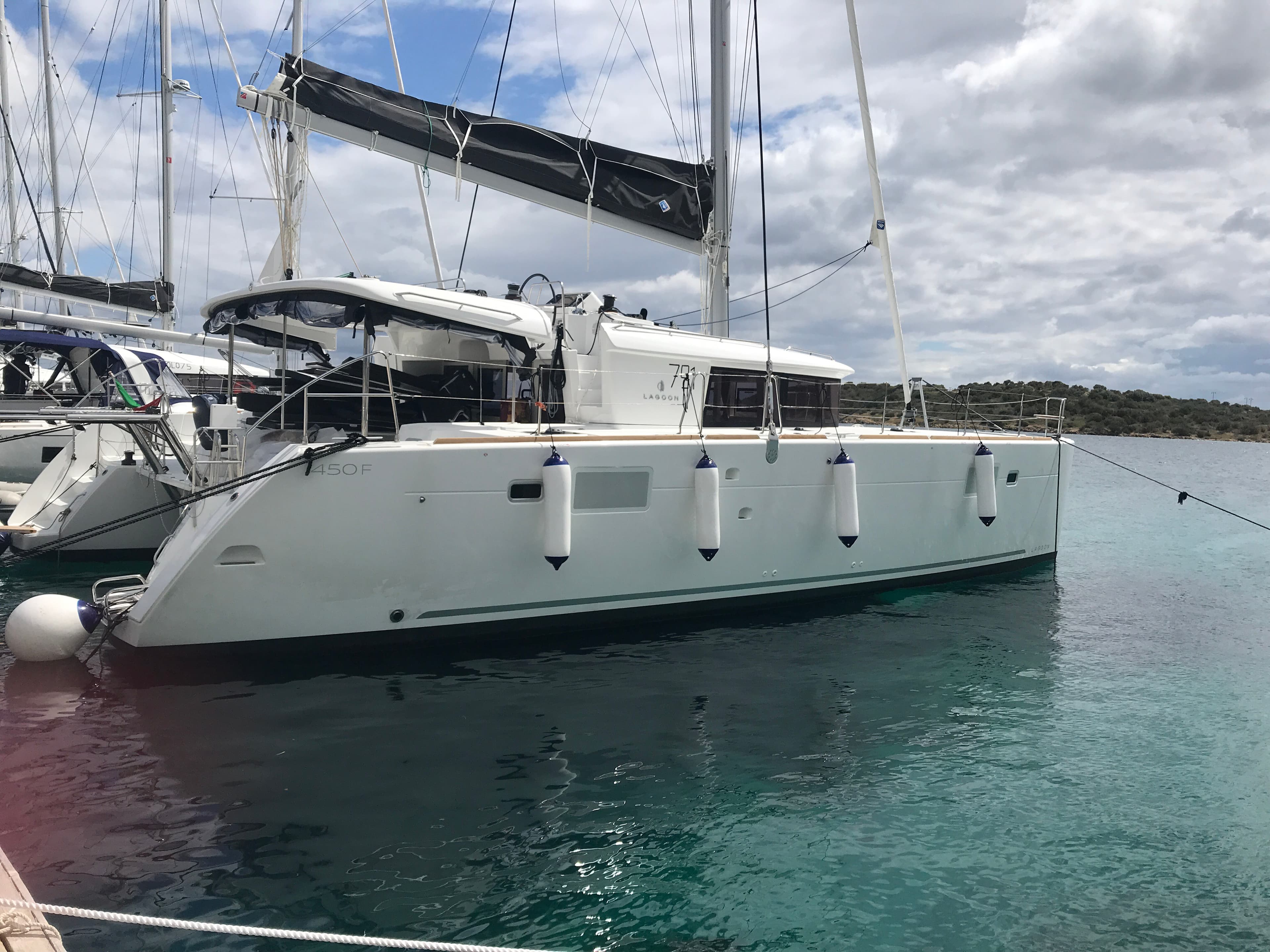 Lagoon 450 Fly - photo