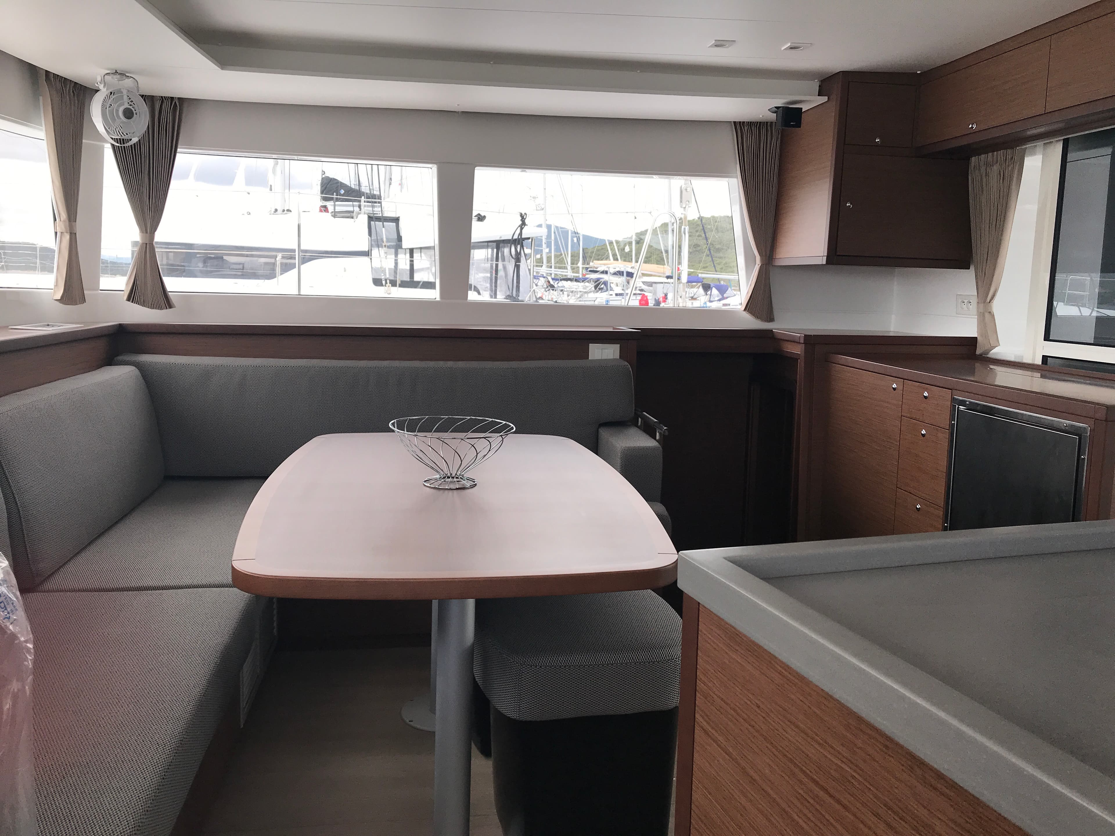 Lagoon 450 Fly - photo 15