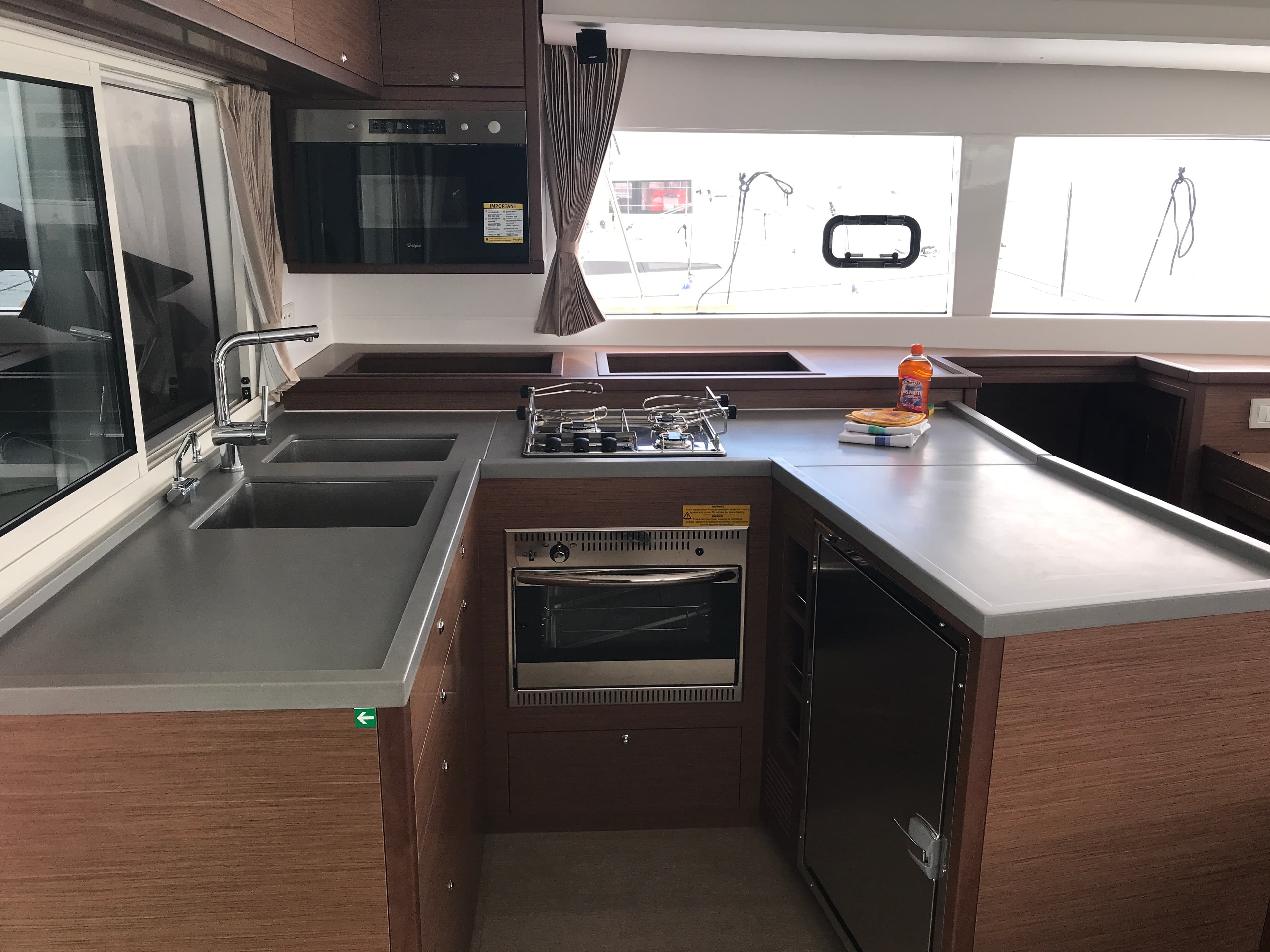 Lagoon 450 Fly - photo 4