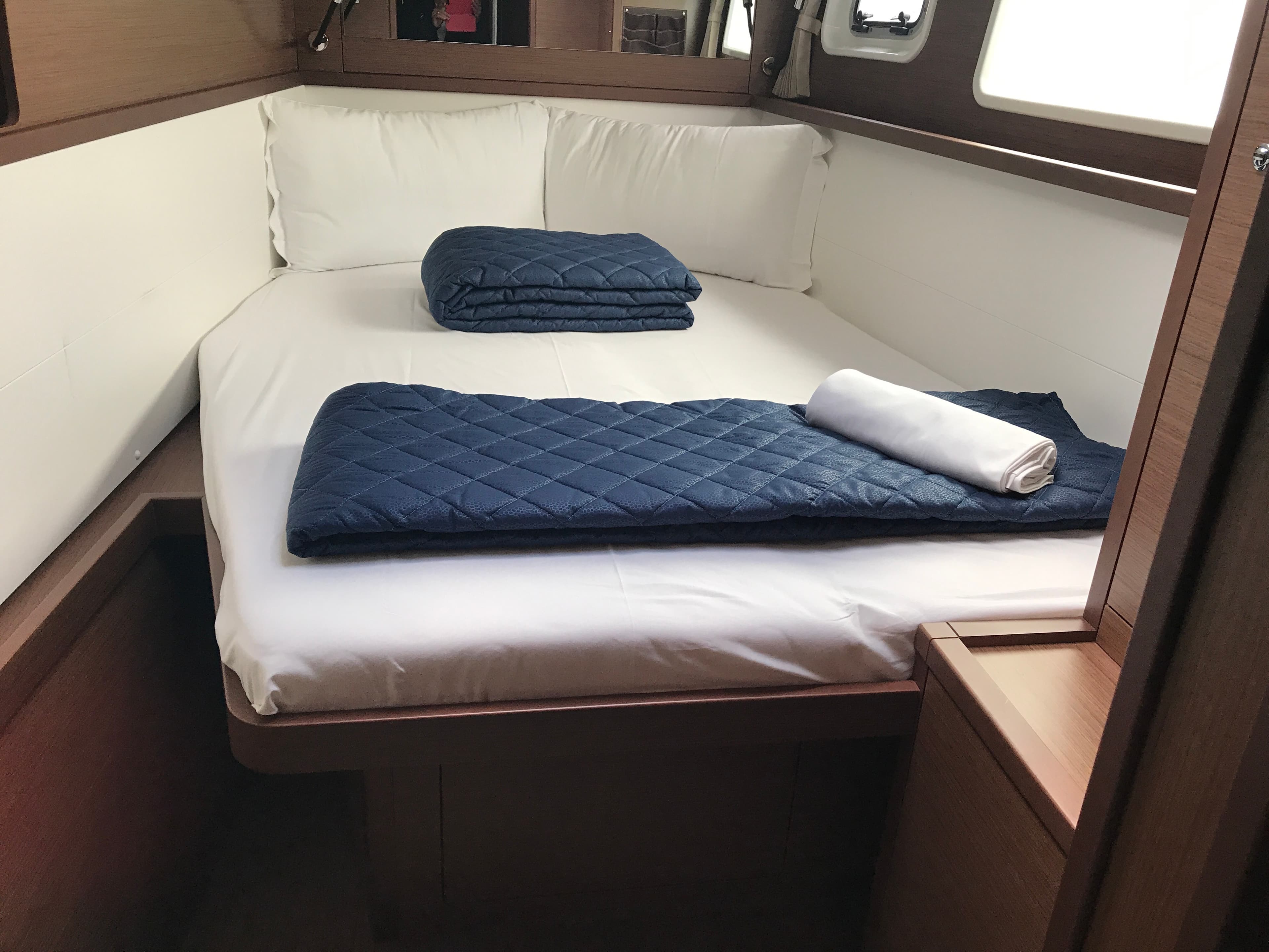 Lagoon 450 Fly - photo 8