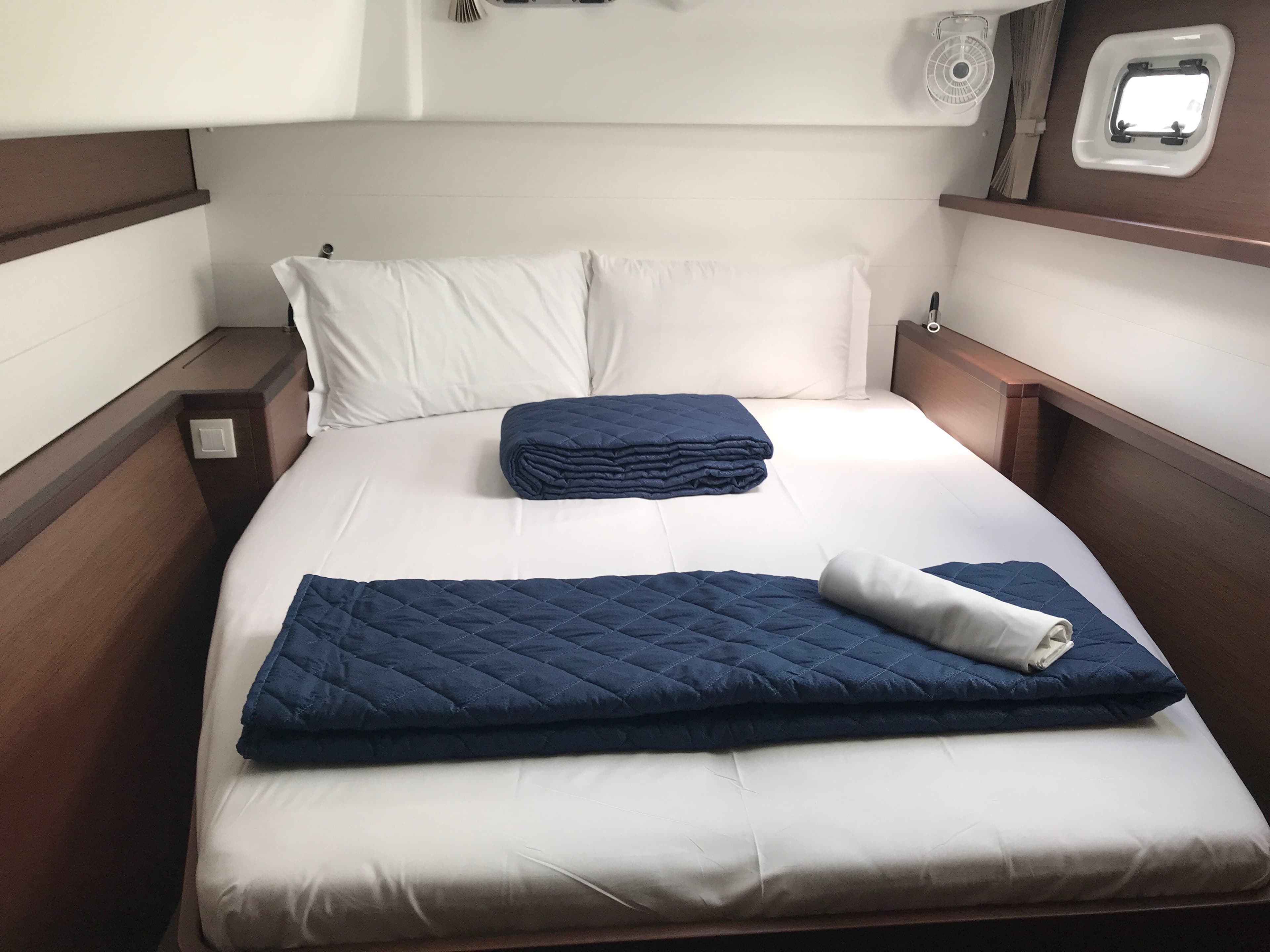 Lagoon 450 Fly - photo 16