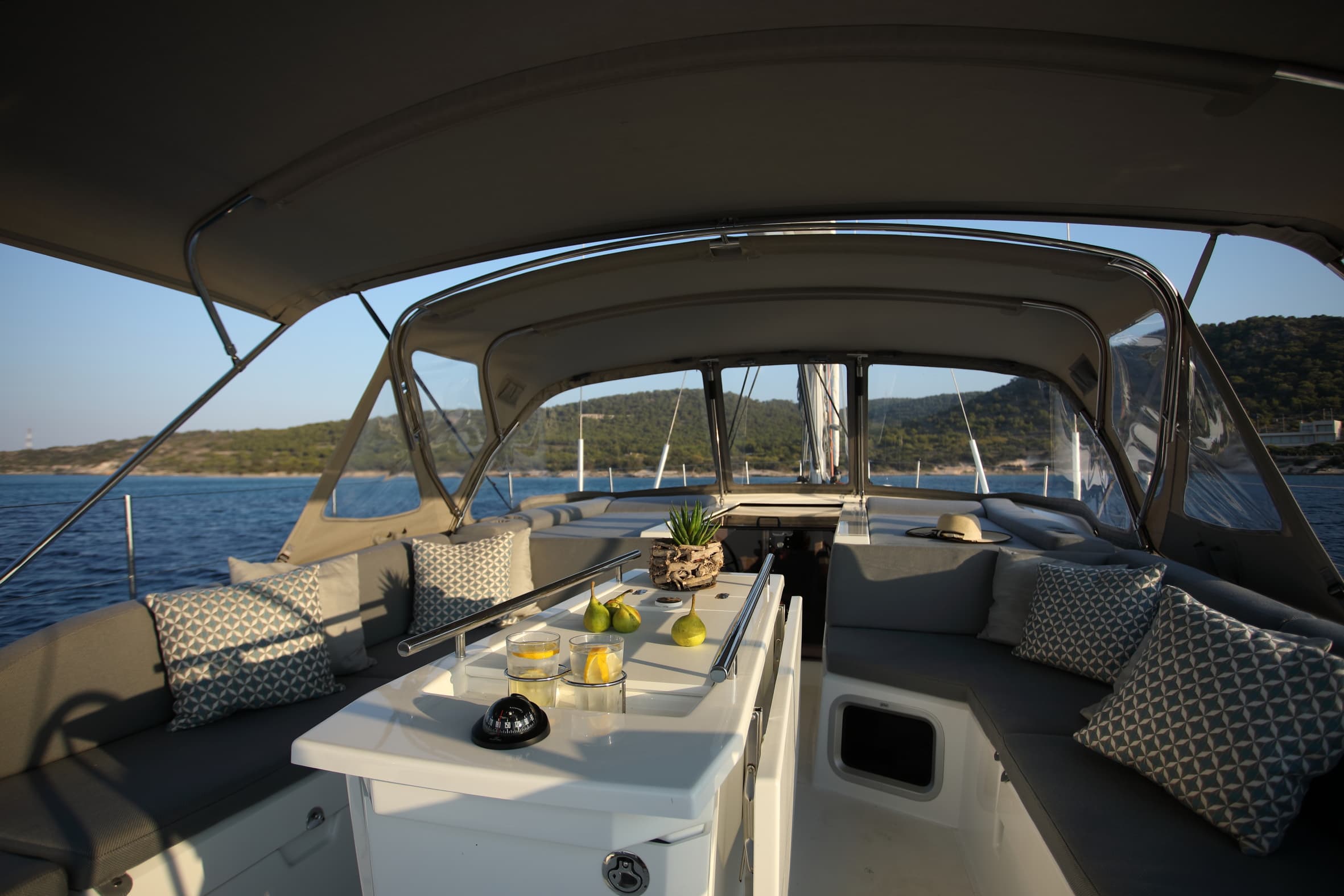 Oceanis 51.1 - photo 6