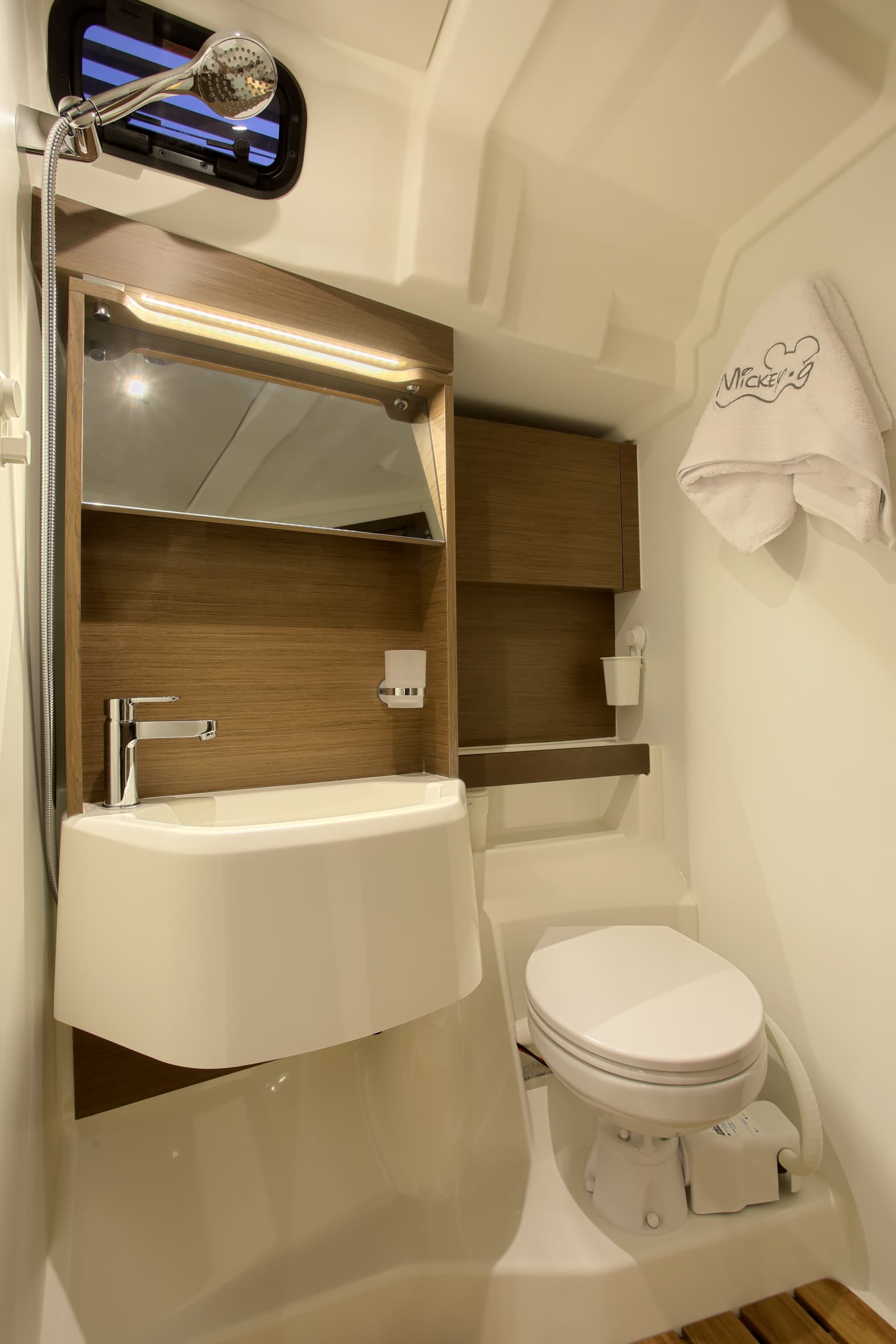 Oceanis 51.1 - photo 18