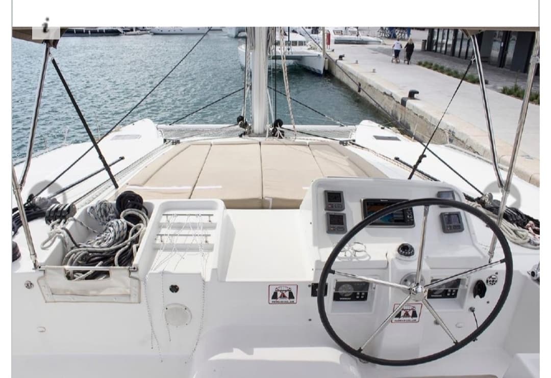 Lagoon 450 Fly - photo 18