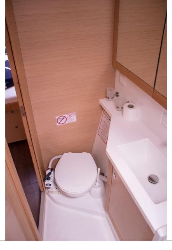 Lagoon 450 Fly - photo 4