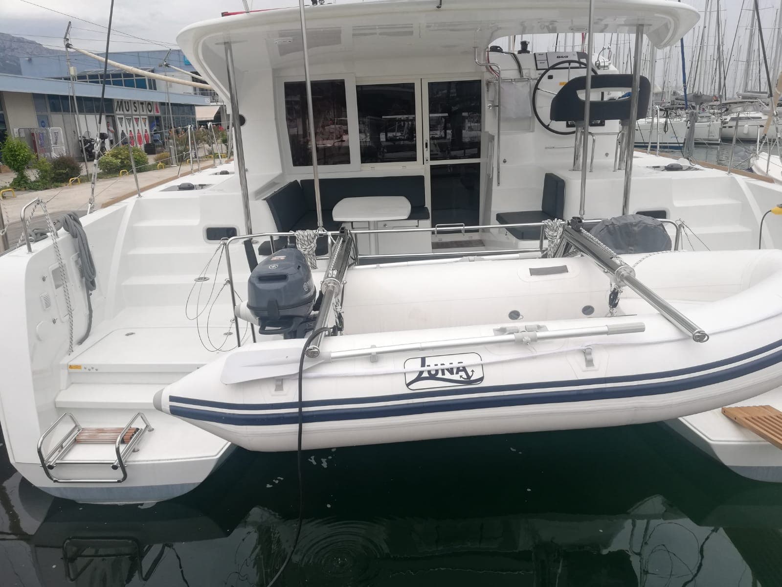 Lagoon 40 - photo 15