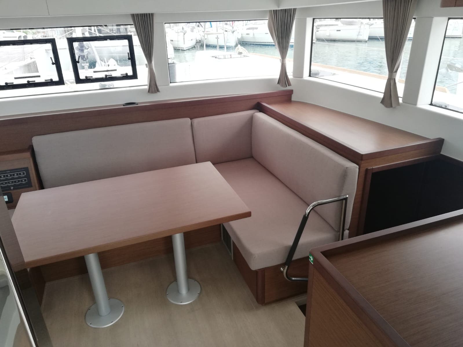 Lagoon 40 - photo 13