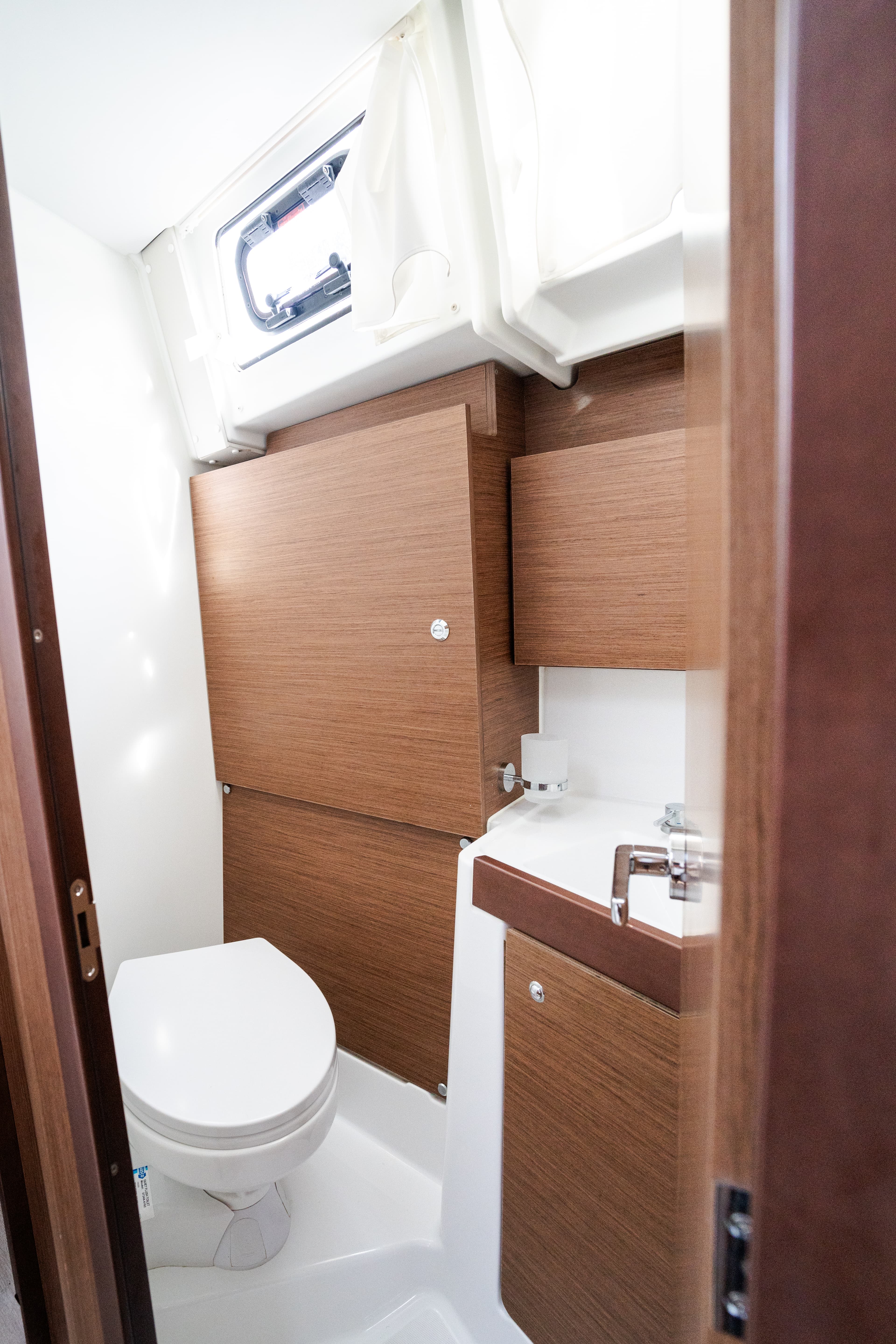 Oceanis 38.1 - photo 20