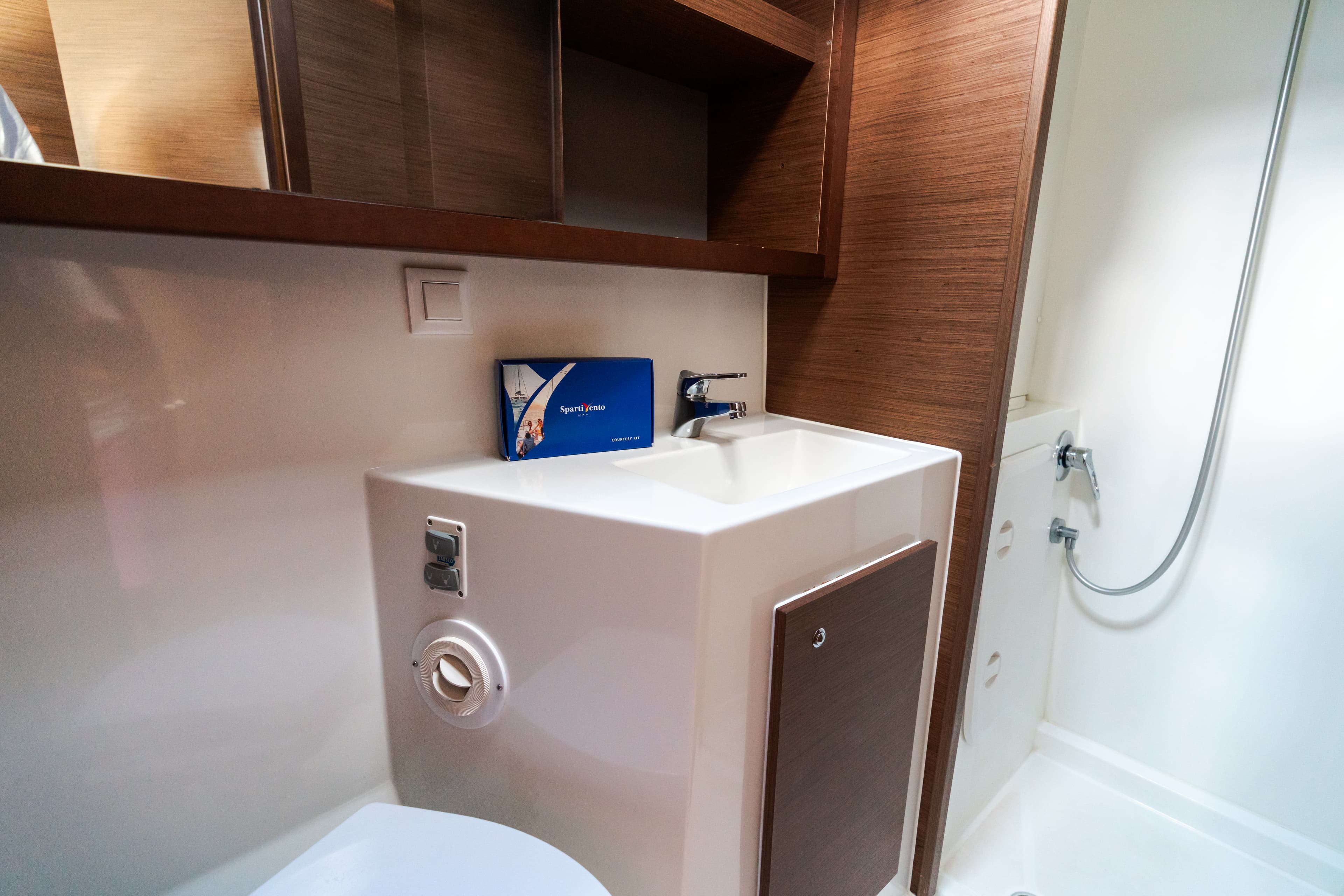 Lagoon 42 - photo 11