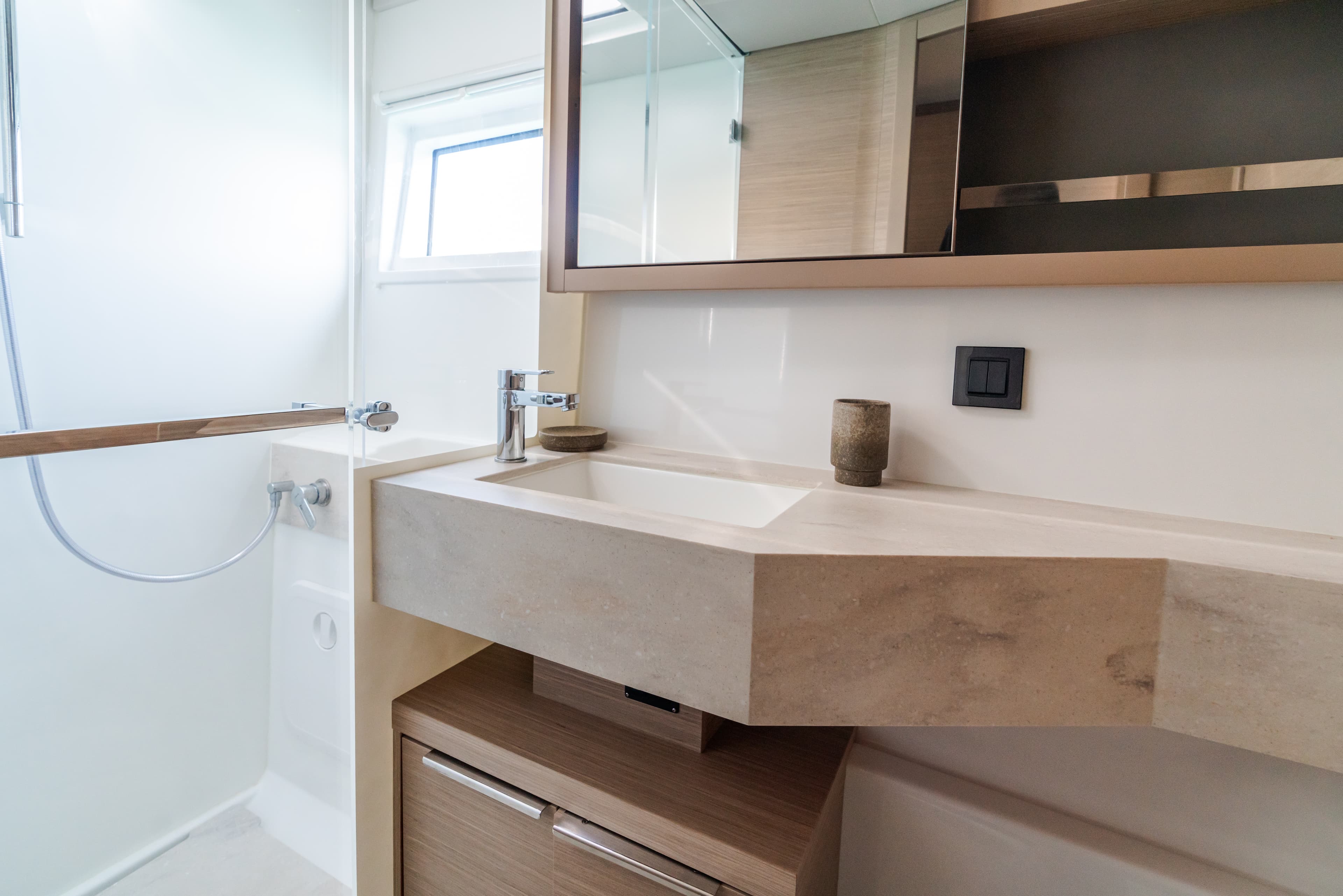 Lagoon 46  - photo 4