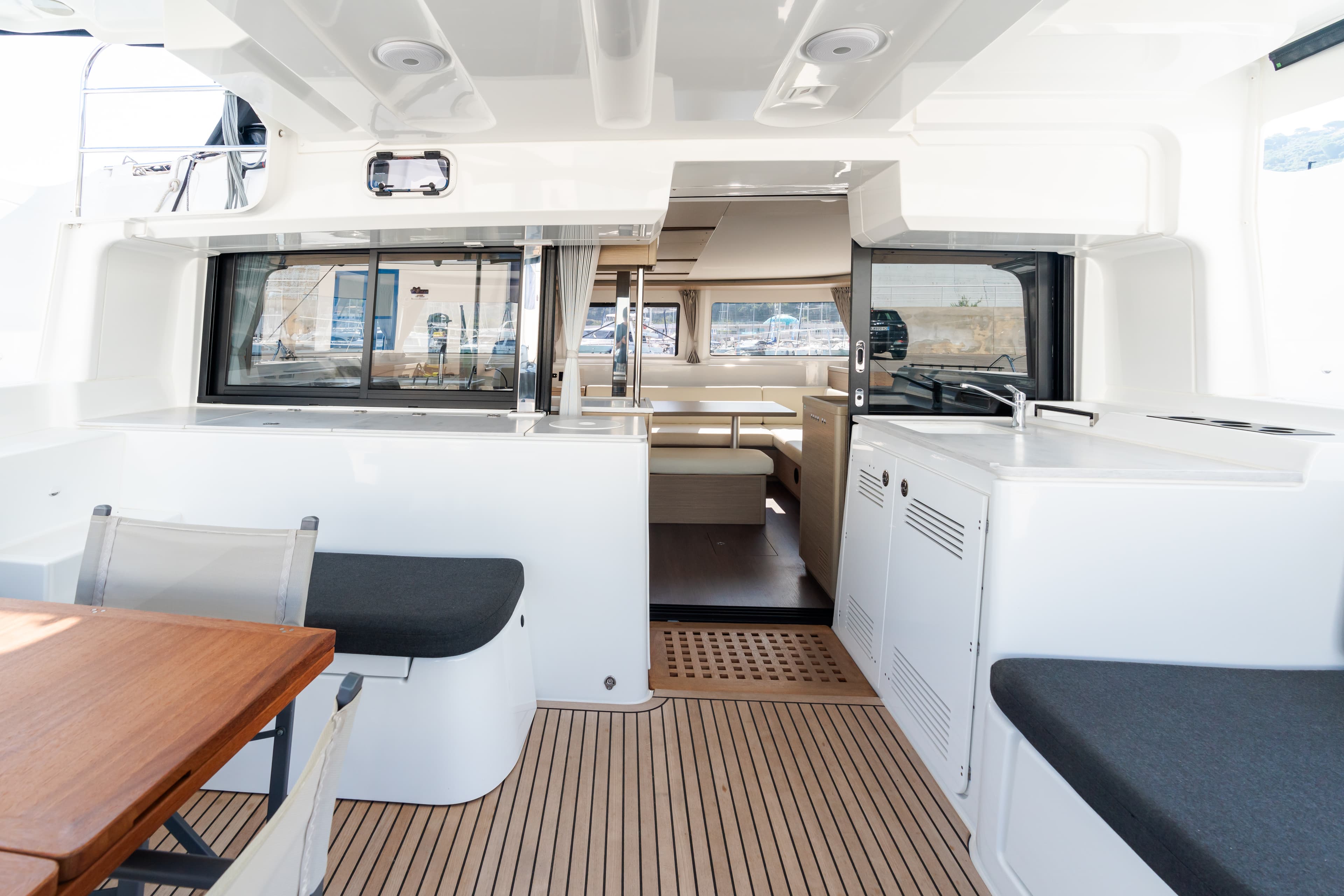 Lagoon 46  - photo 8