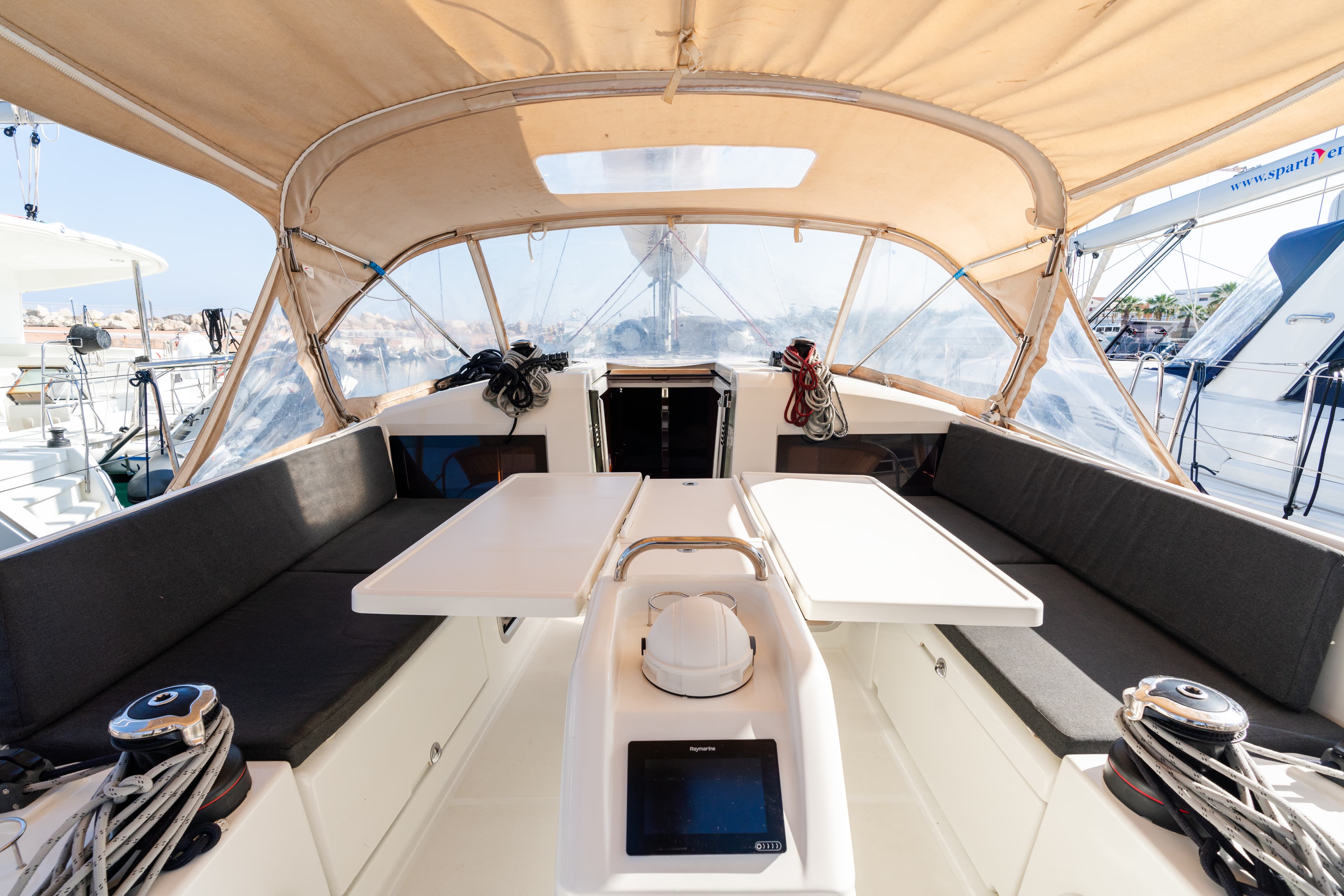 Sun Odyssey 440 - photo 8