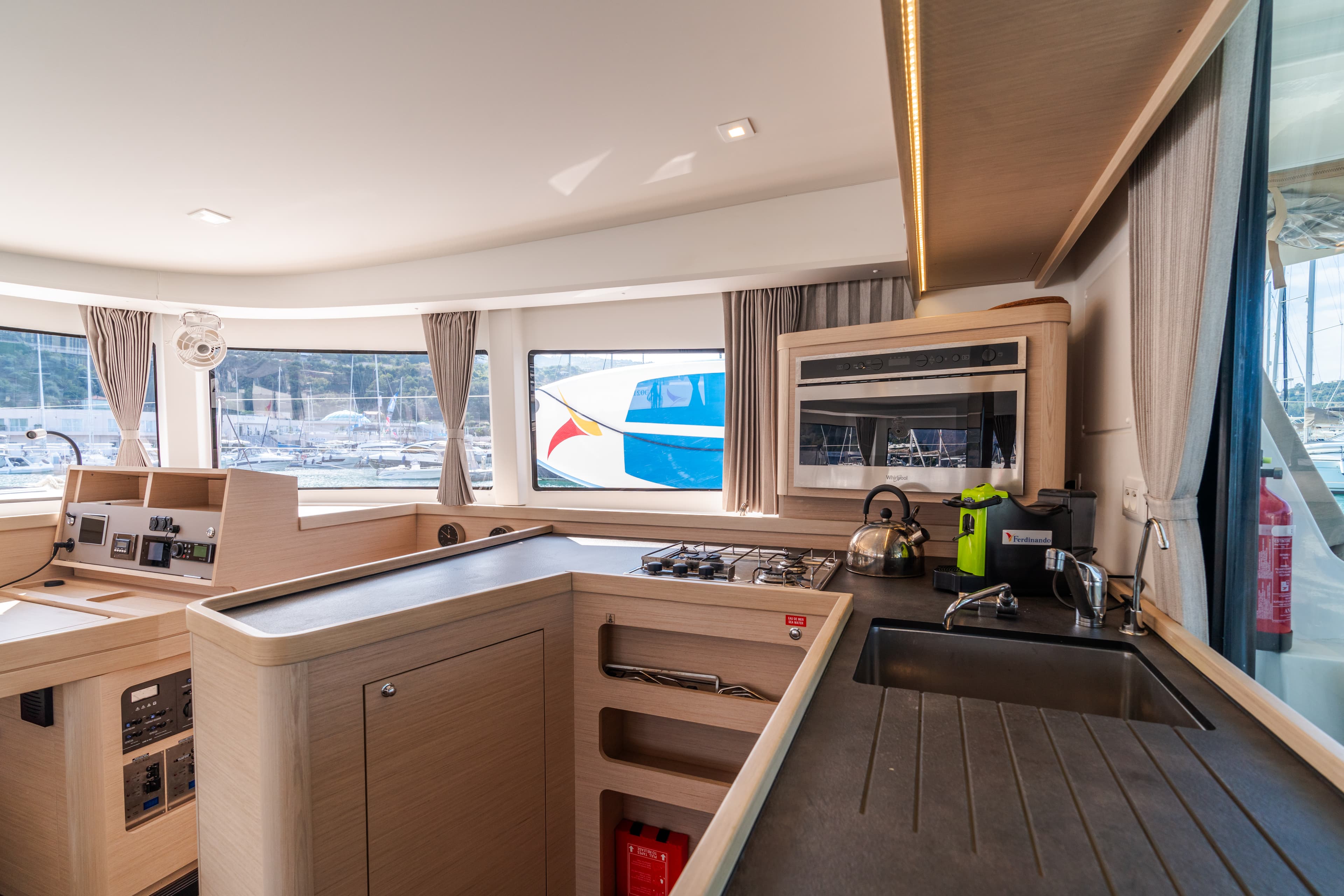 Lagoon 42 - photo 15