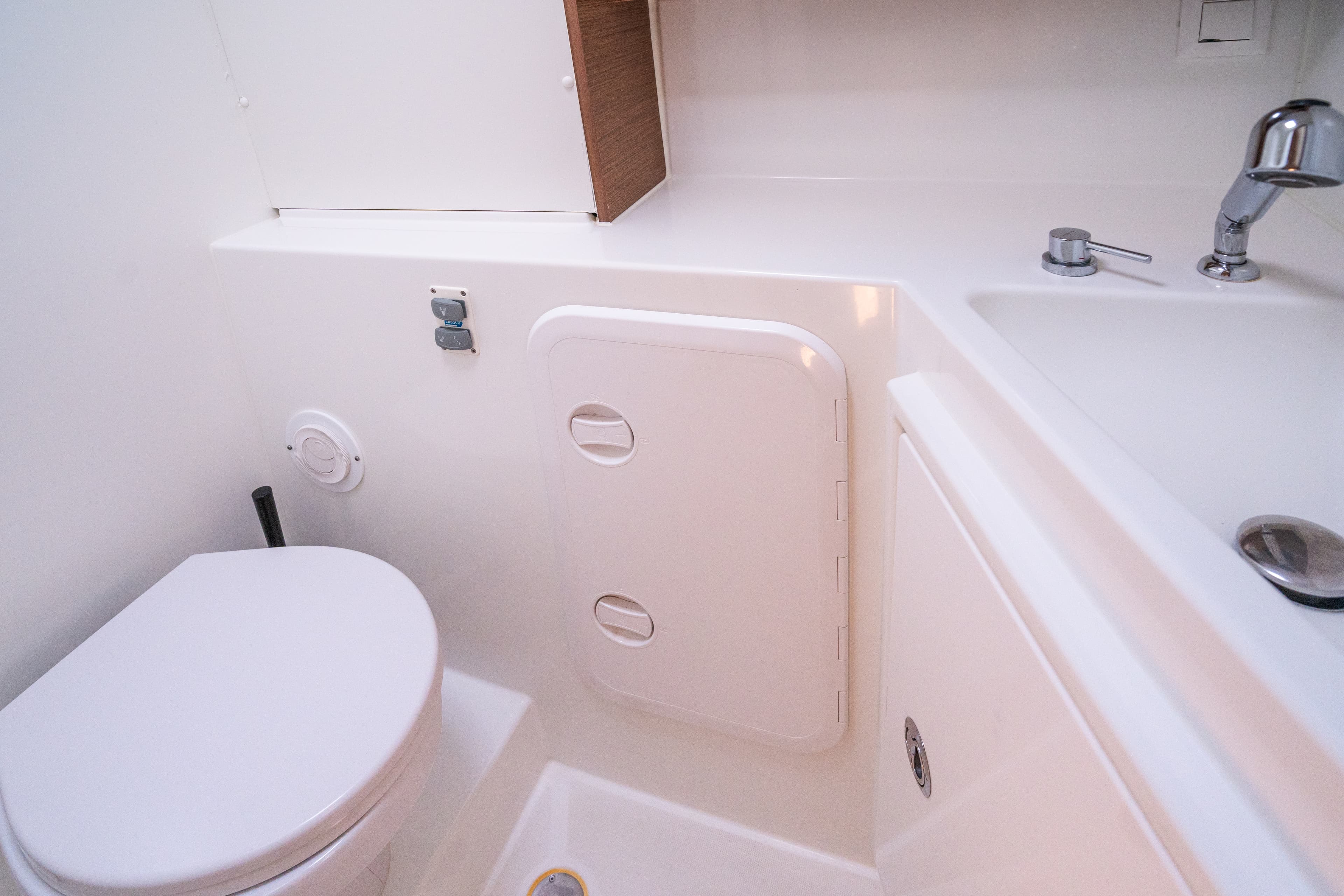 Lagoon 42 - photo 11