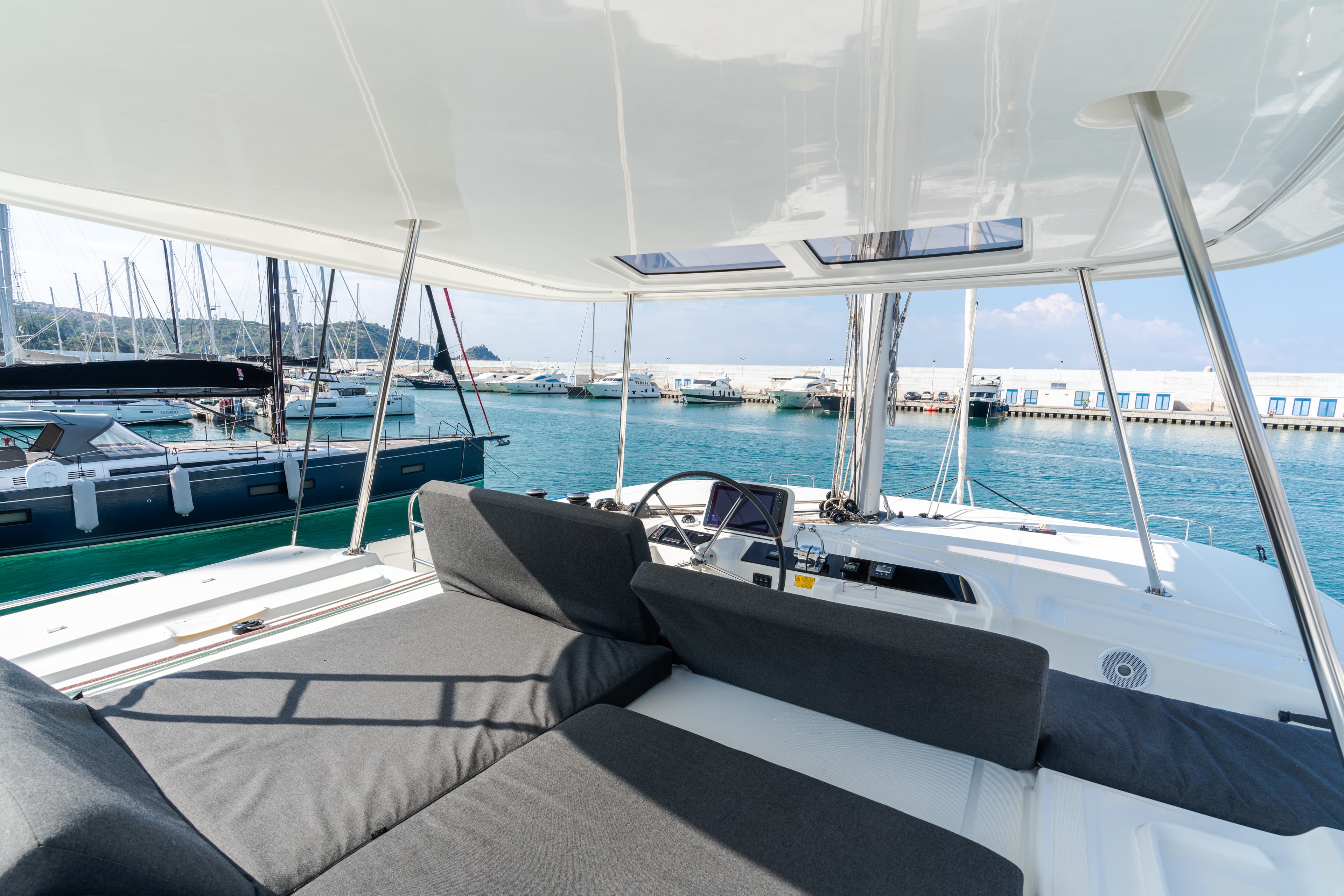 Lagoon 46  - photo 21