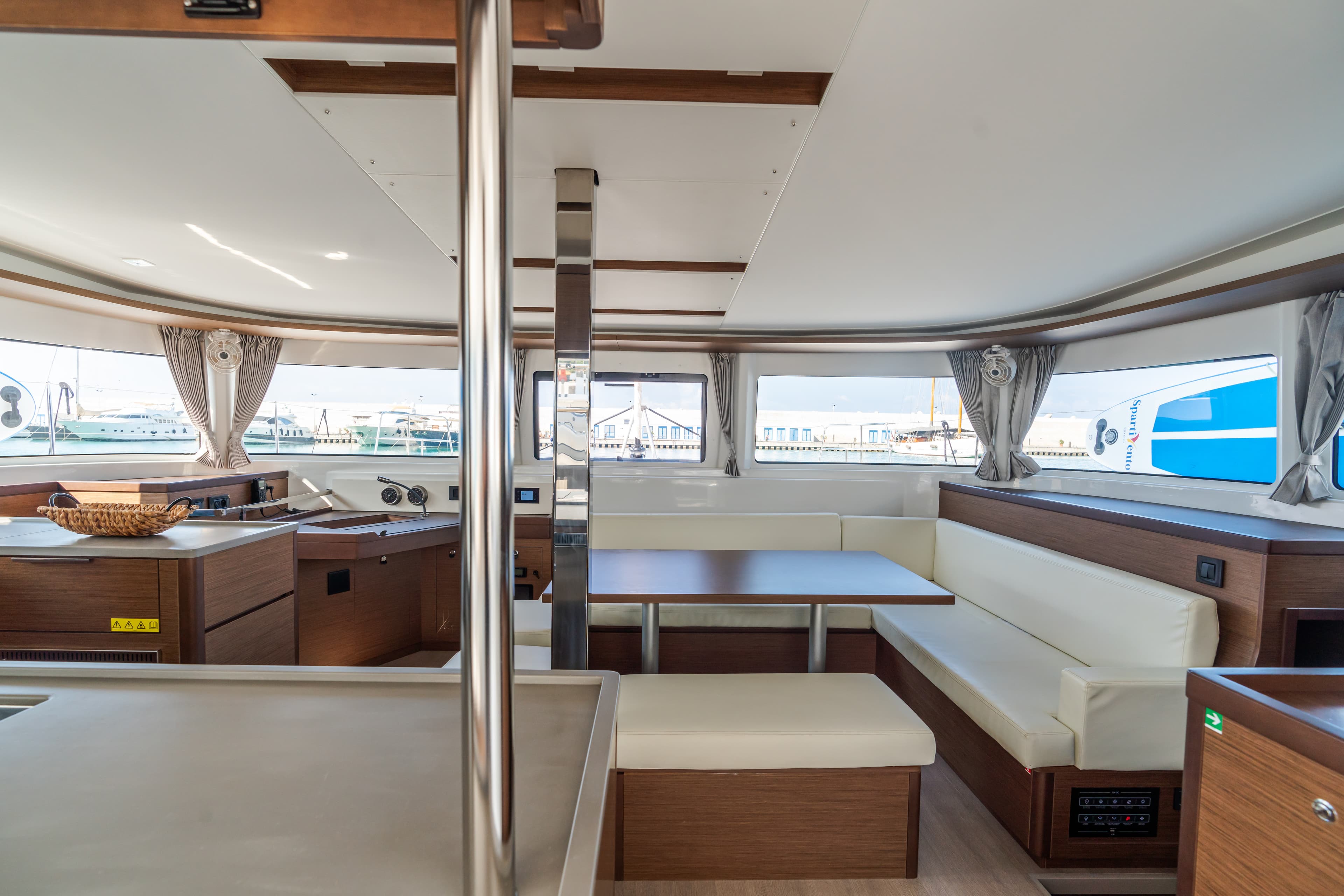 Lagoon 46  - photo 7