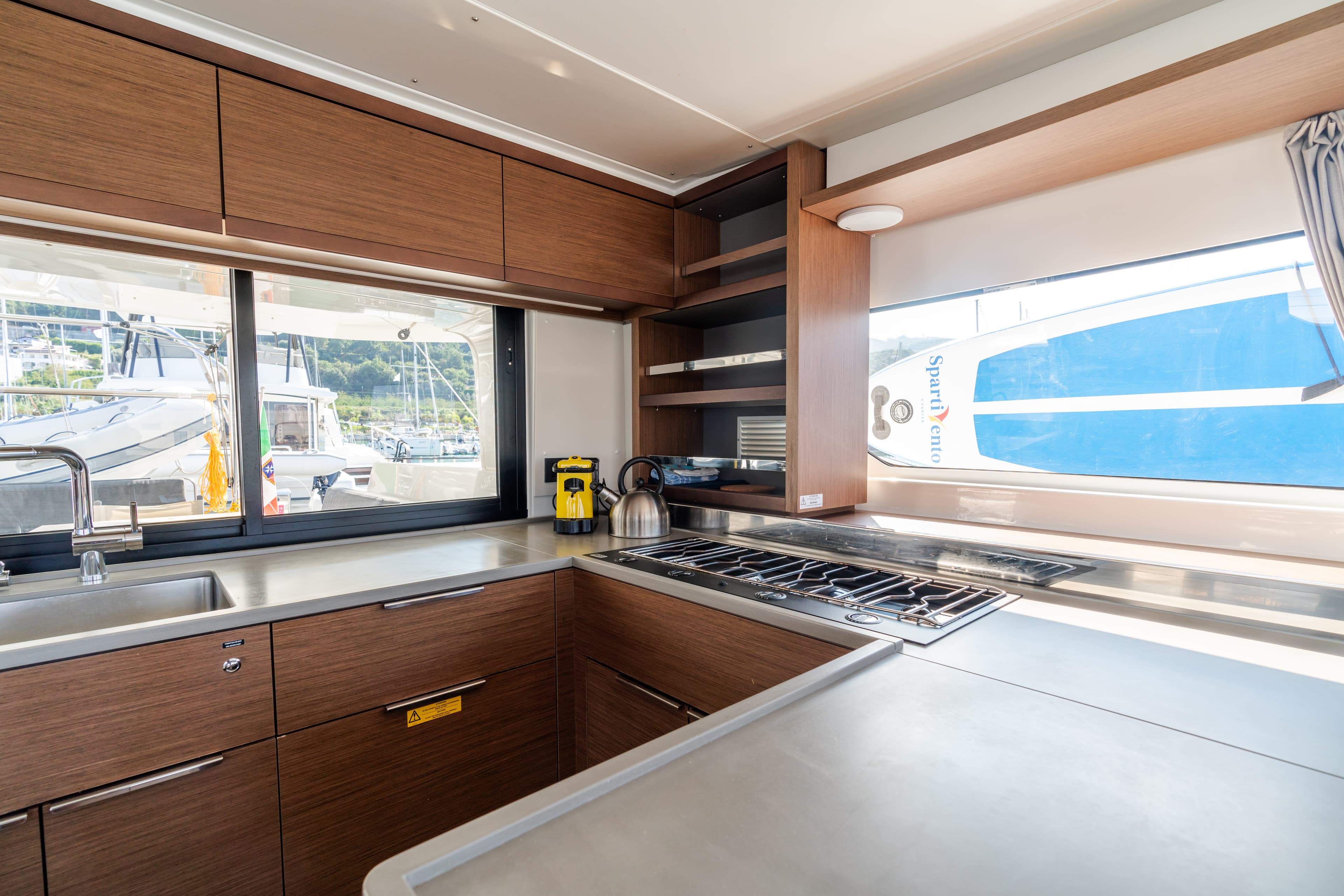 Lagoon 46  - photo 8