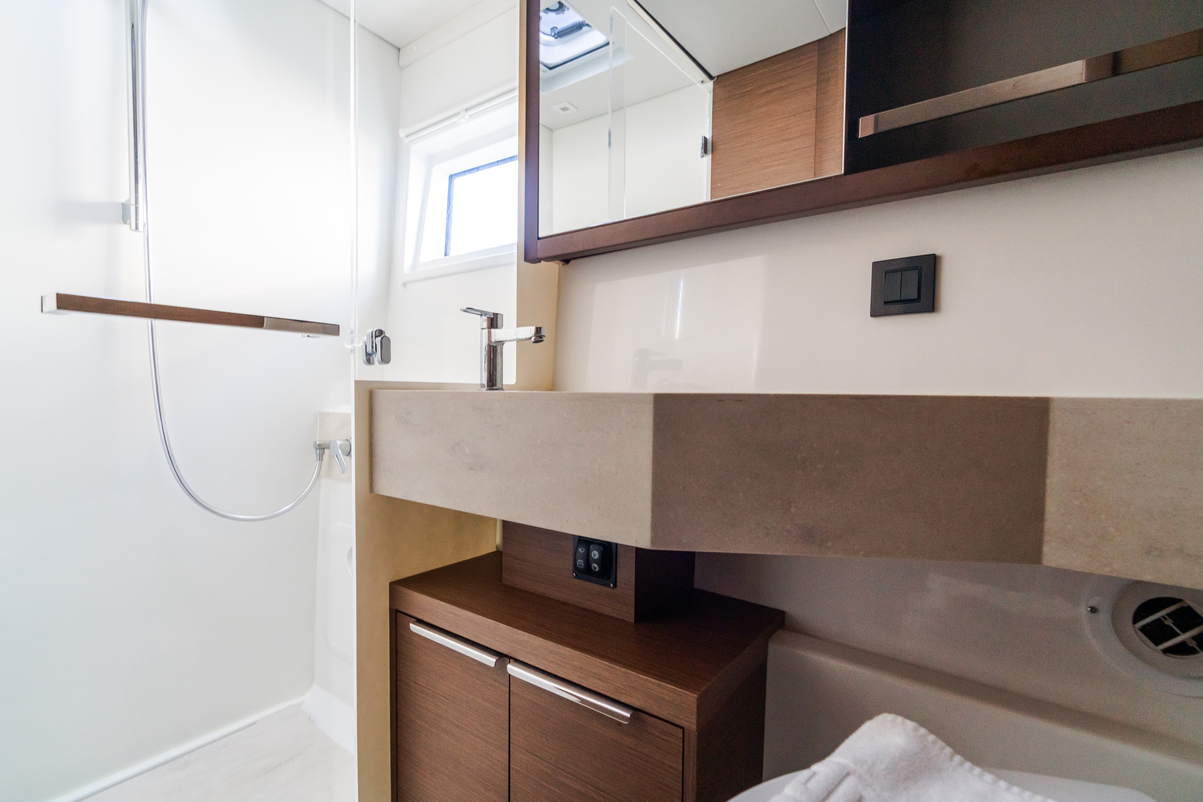 Lagoon 46  - photo 4