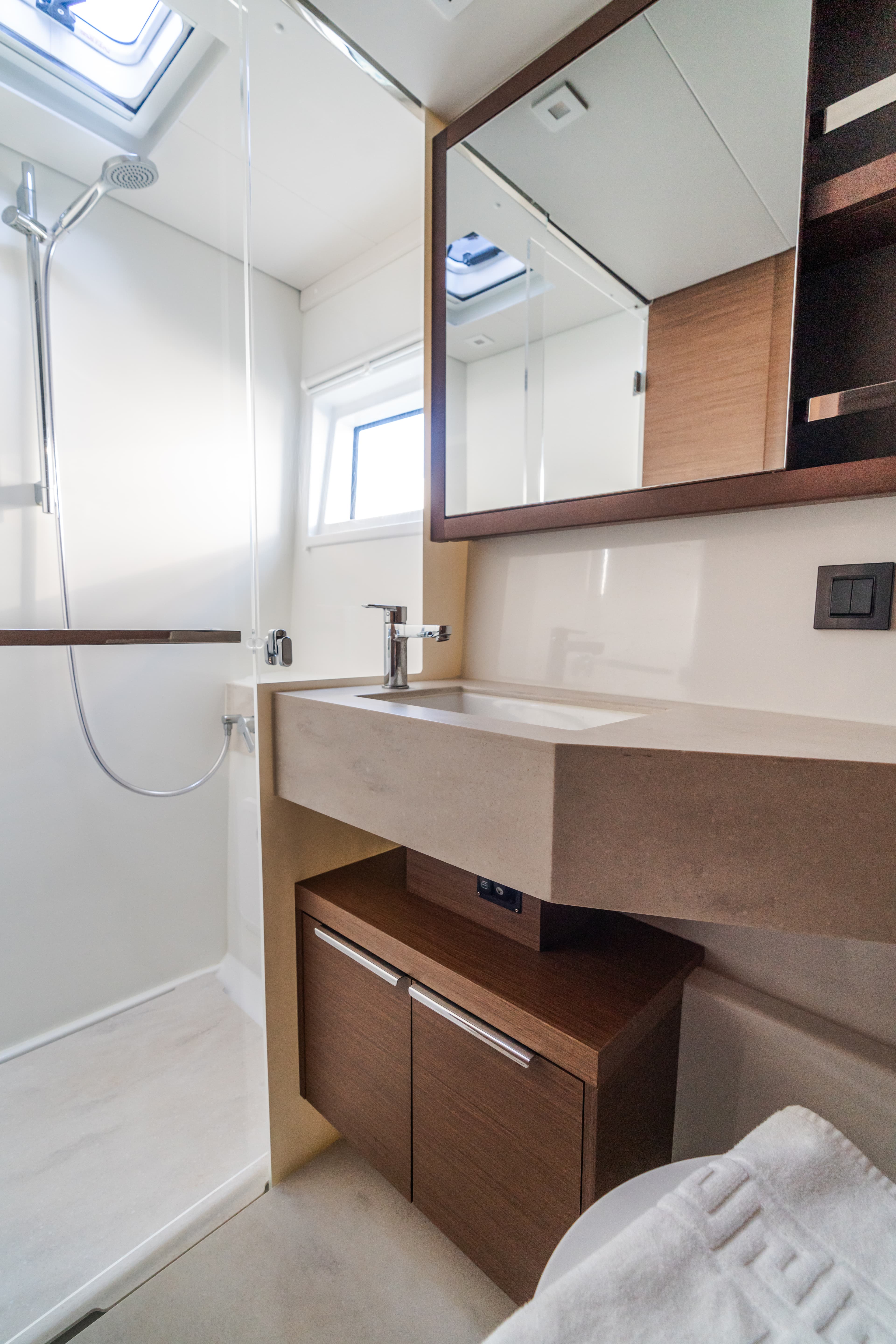 Lagoon 46  - photo 10