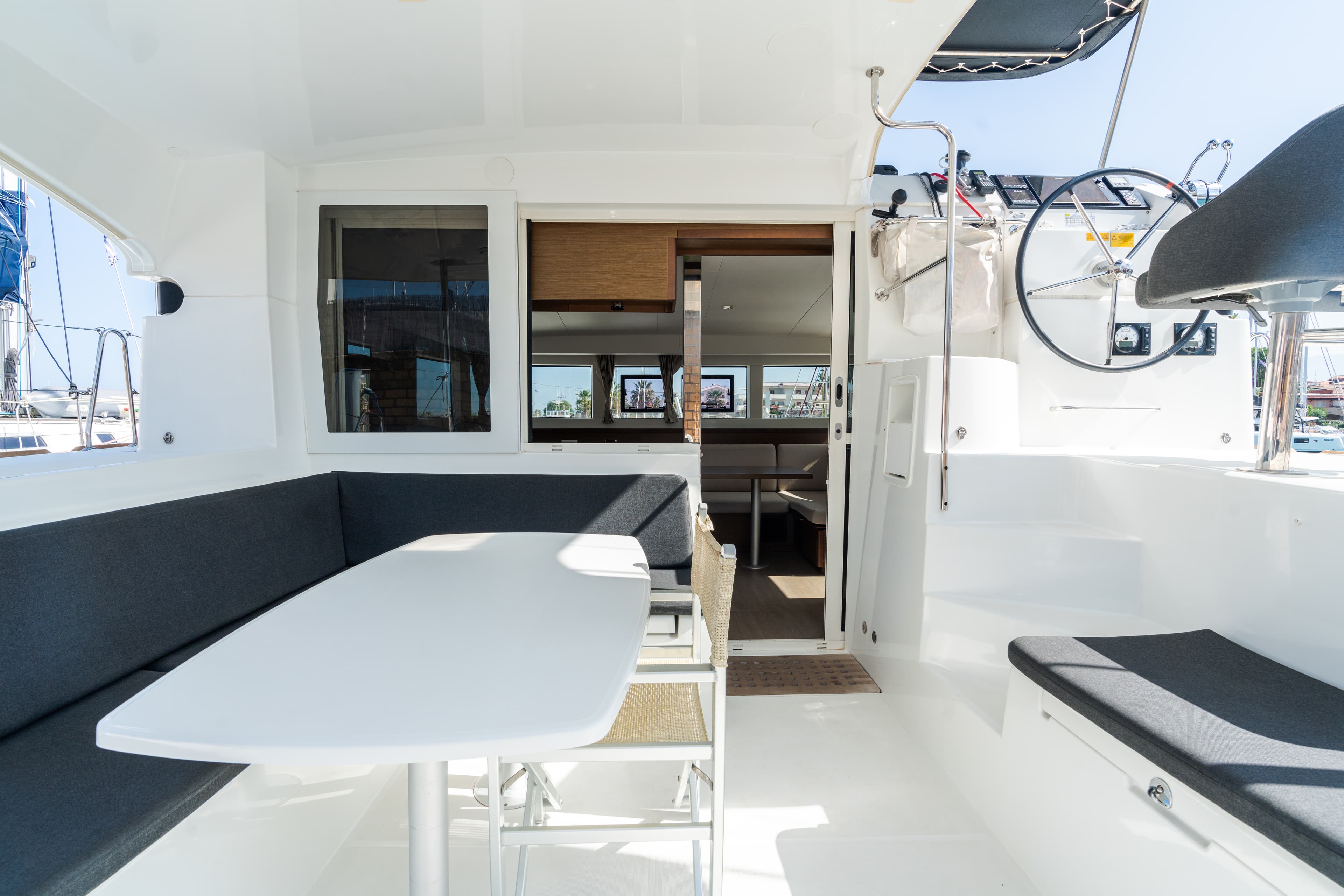 Lagoon 40 - photo 16