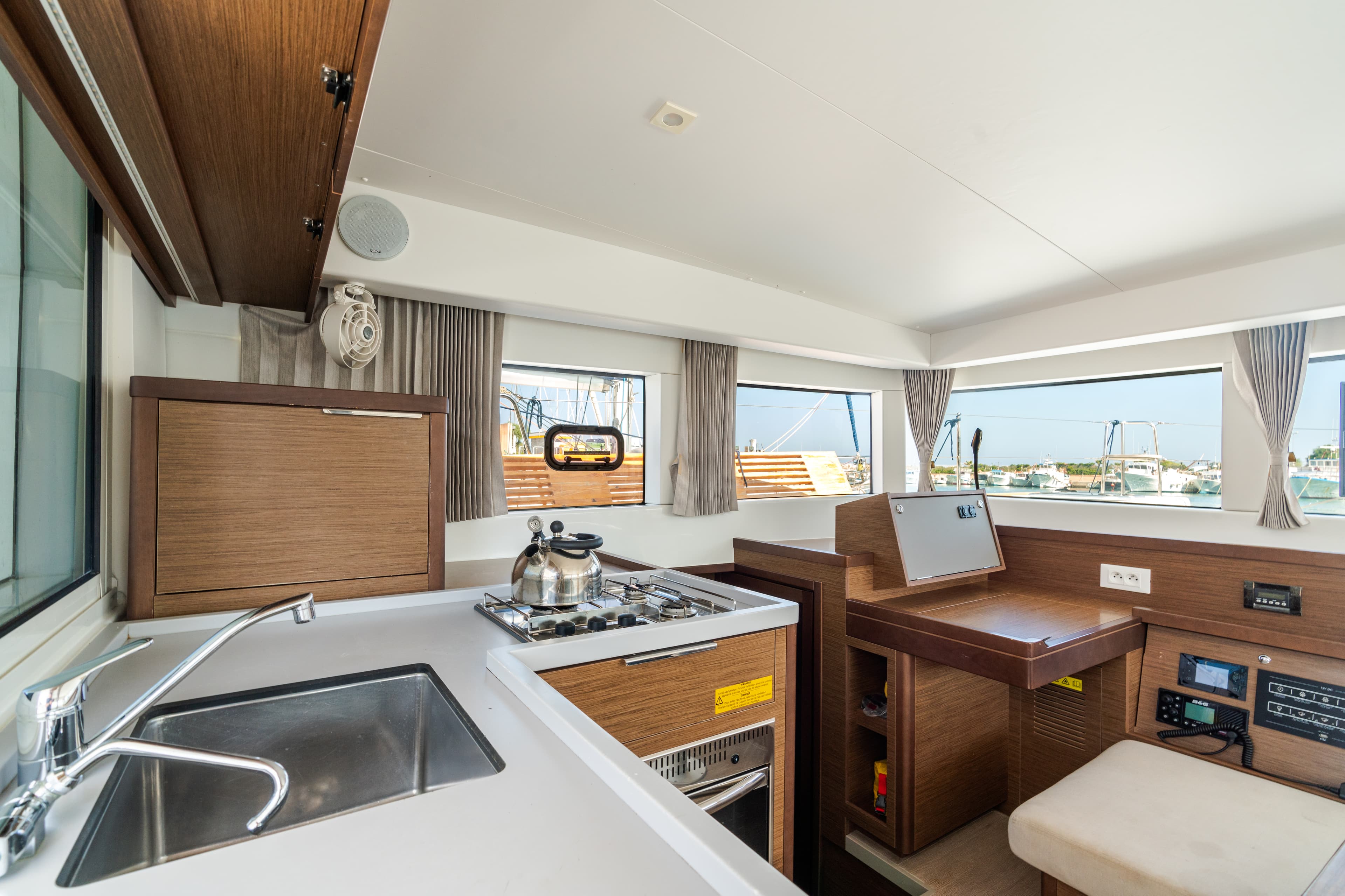 Lagoon 40 - photo 12