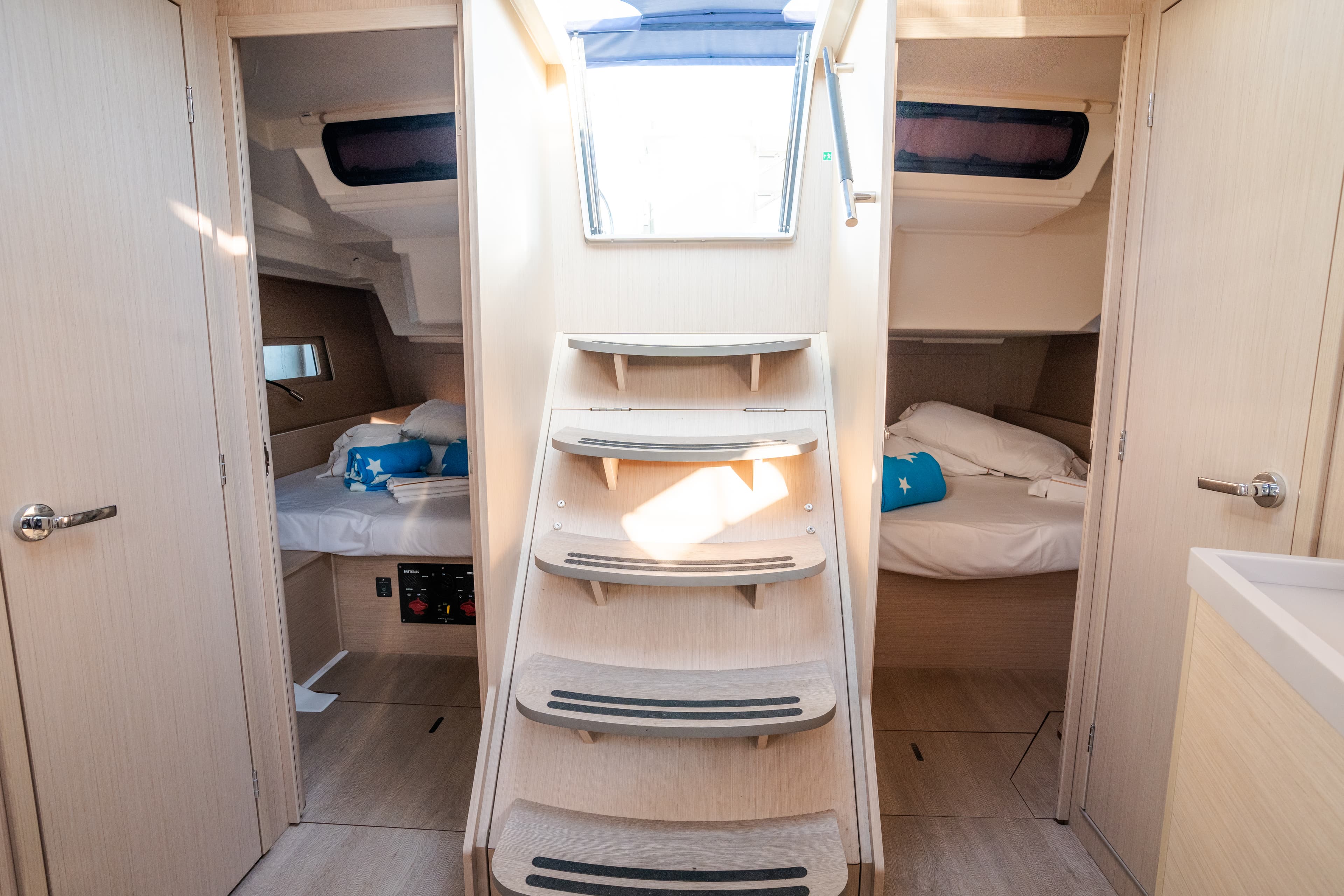 Oceanis 46.1 - photo 12