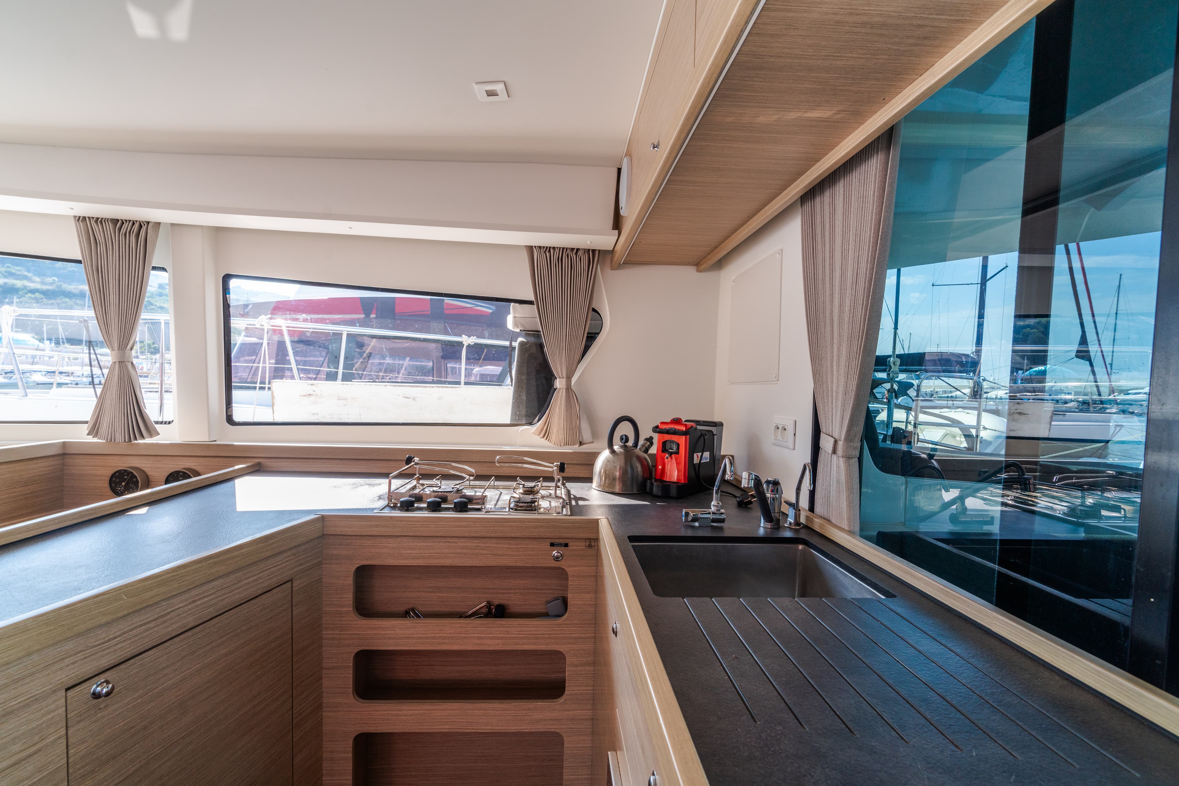 Lagoon 42 - photo 12