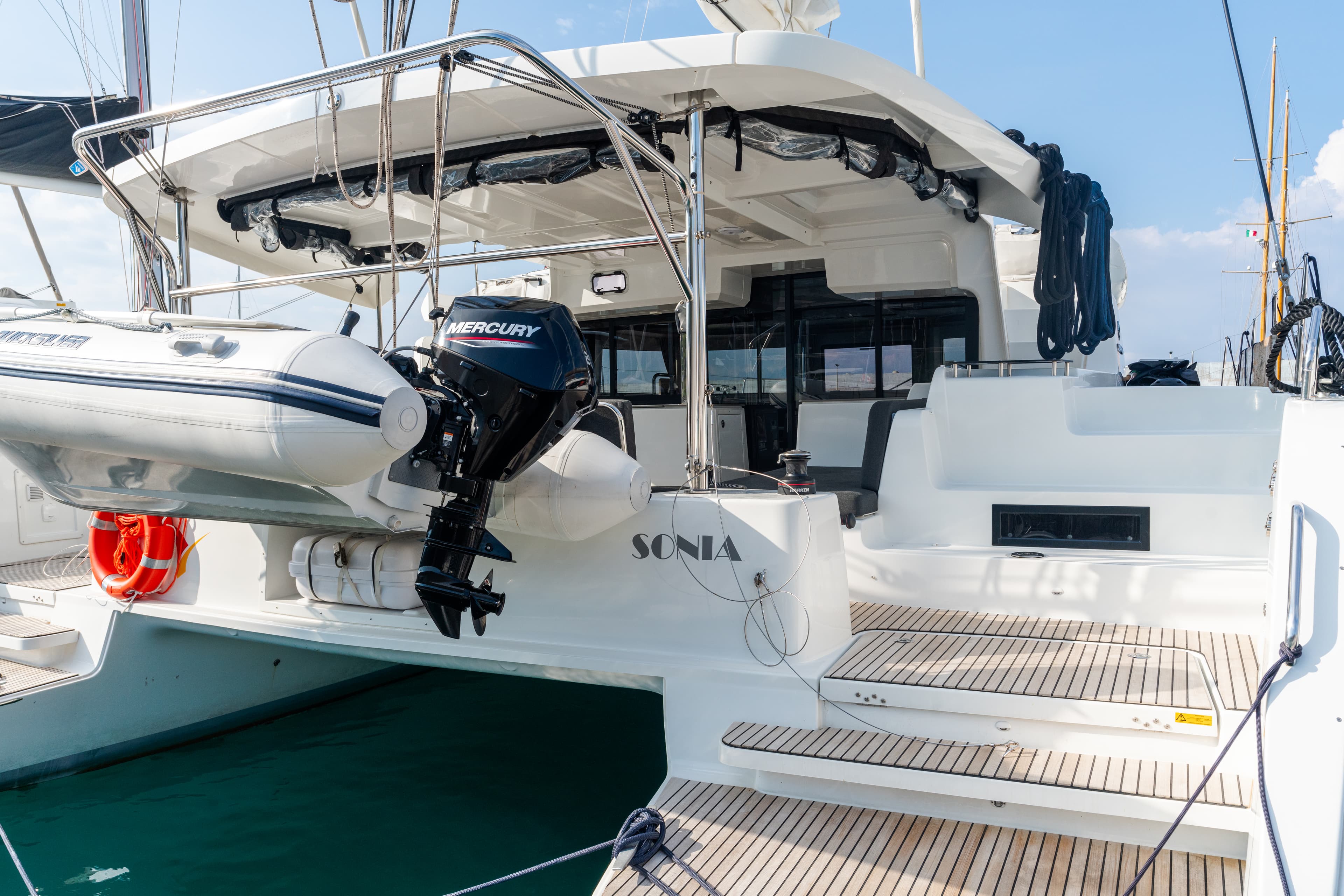 Lagoon 46  - photo 10