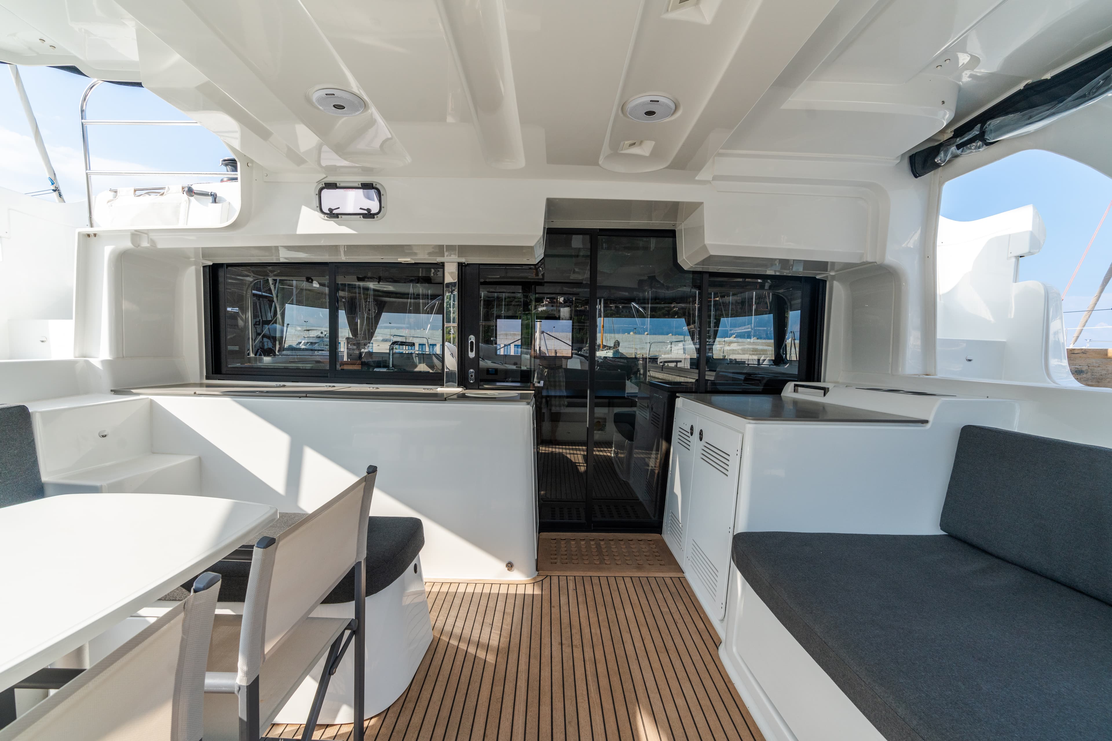 Lagoon 46  - photo 16