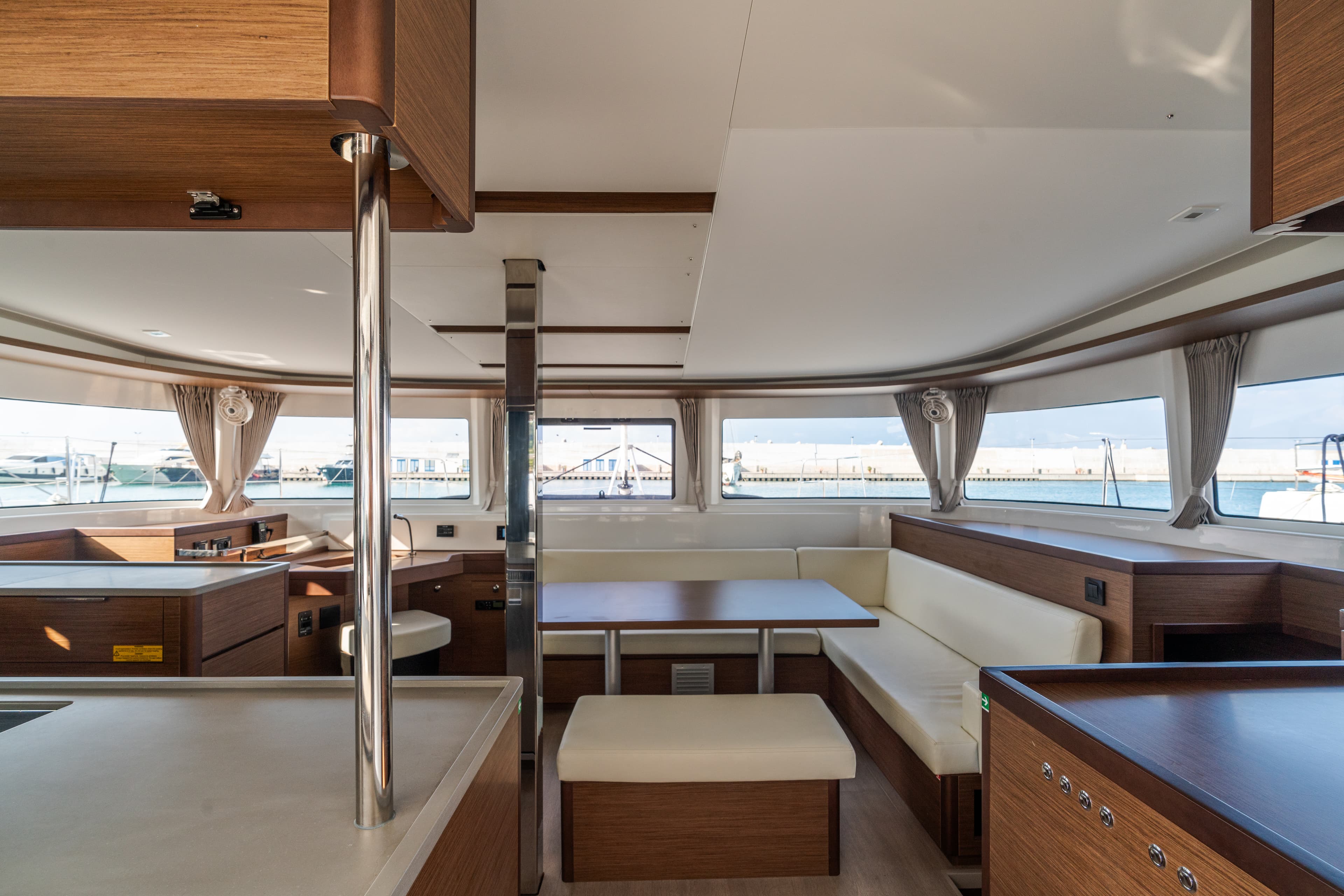 Lagoon 46  - photo 7